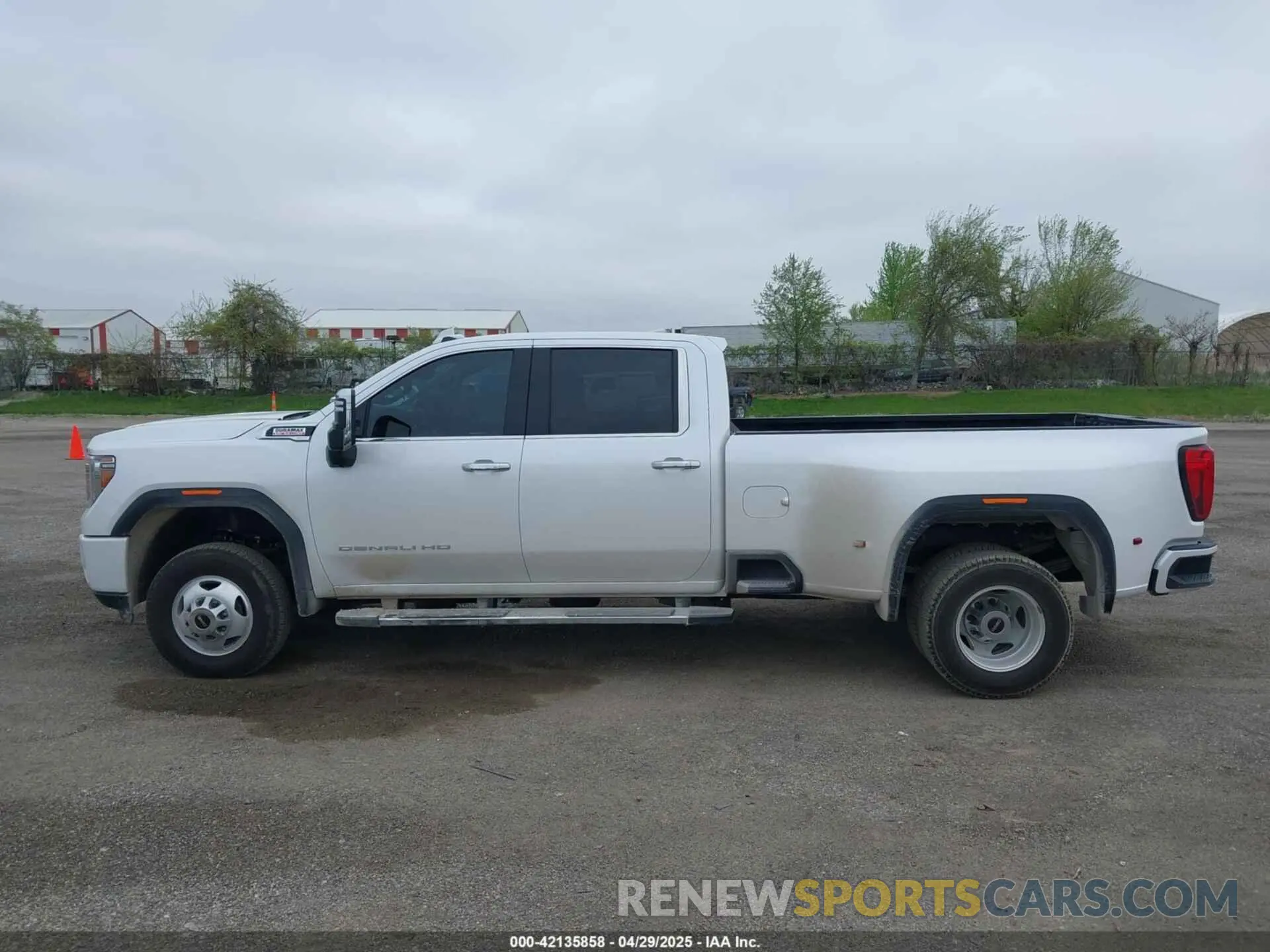 15 Photograph of a damaged car 1GT49WEY8LF247860 GMC SIERRA 3500HD 2020