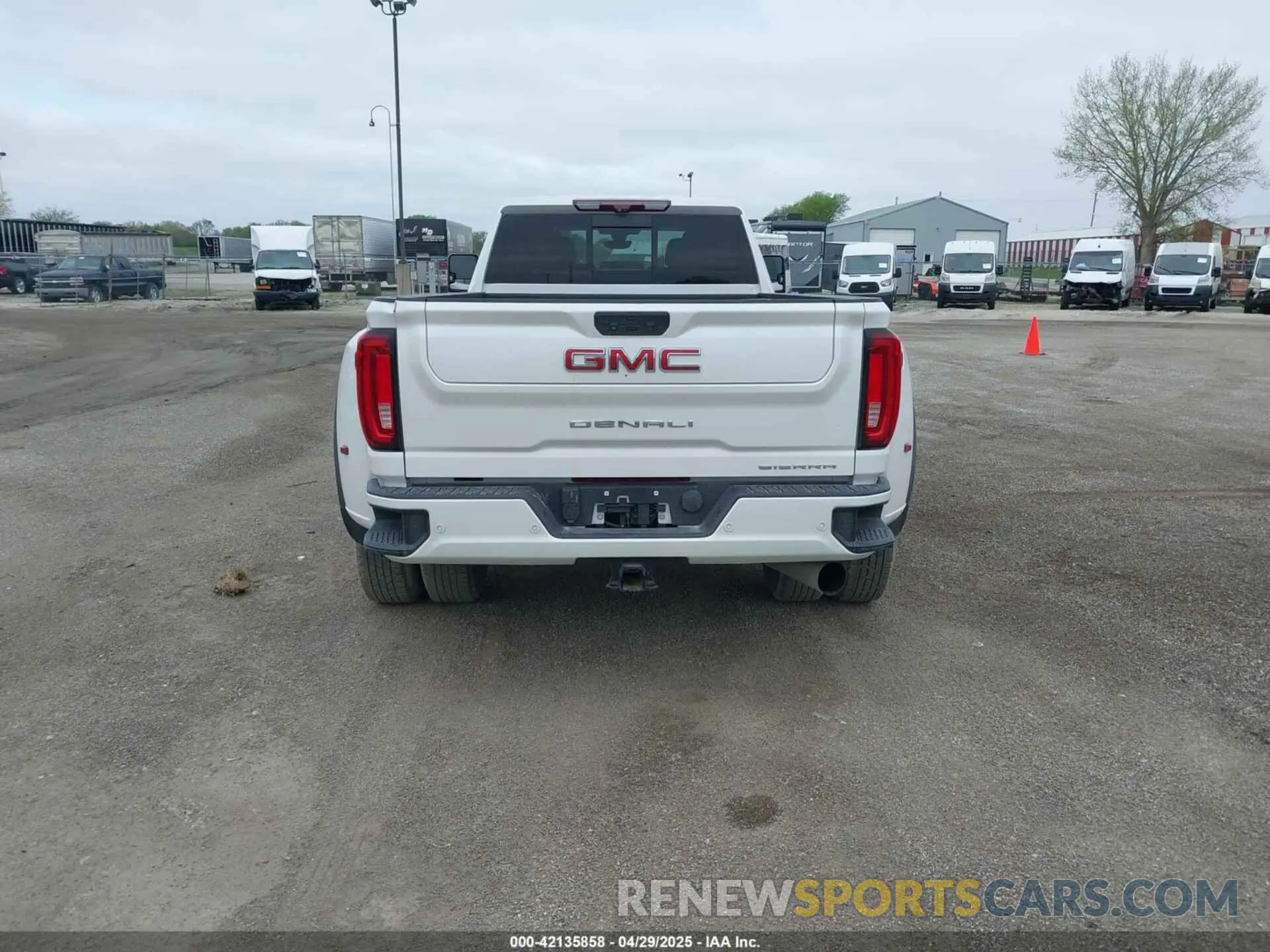 16 Photograph of a damaged car 1GT49WEY8LF247860 GMC SIERRA 3500HD 2020