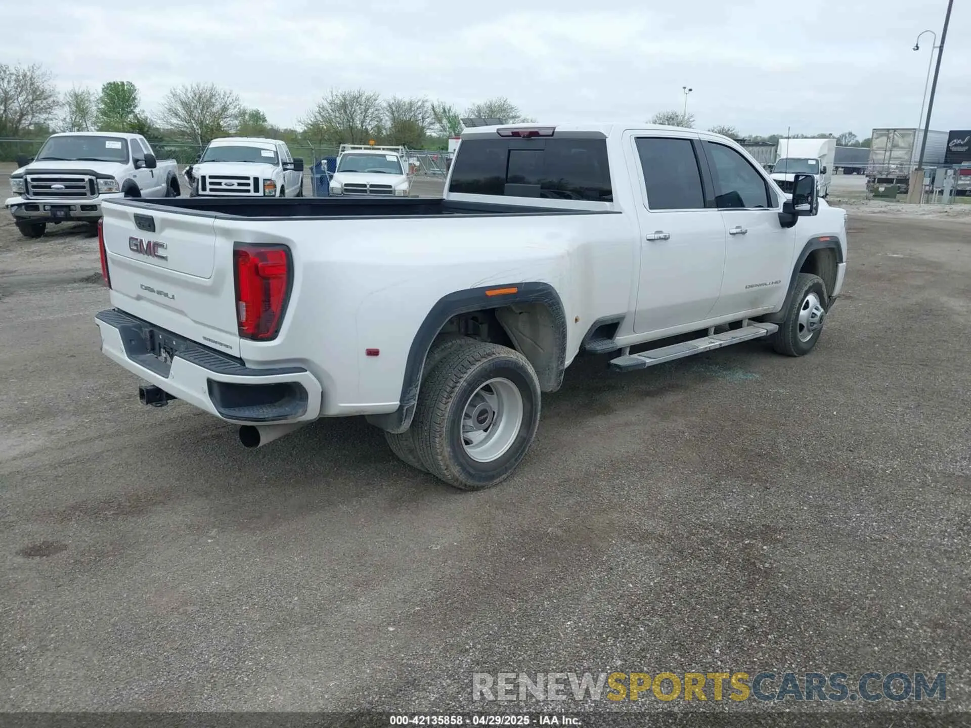 4 Photograph of a damaged car 1GT49WEY8LF247860 GMC SIERRA 3500HD 2020