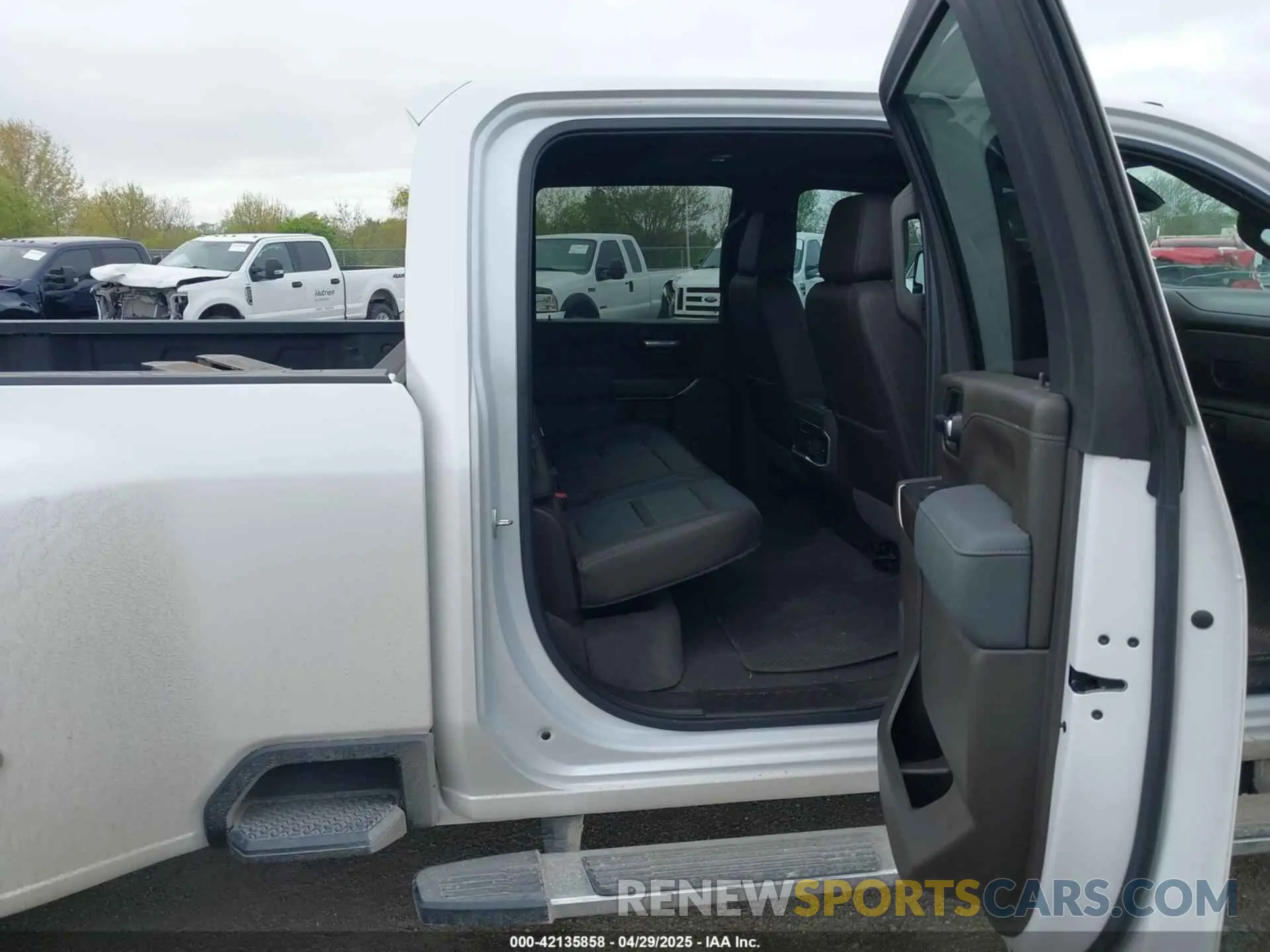 6 Photograph of a damaged car 1GT49WEY8LF247860 GMC SIERRA 3500HD 2020