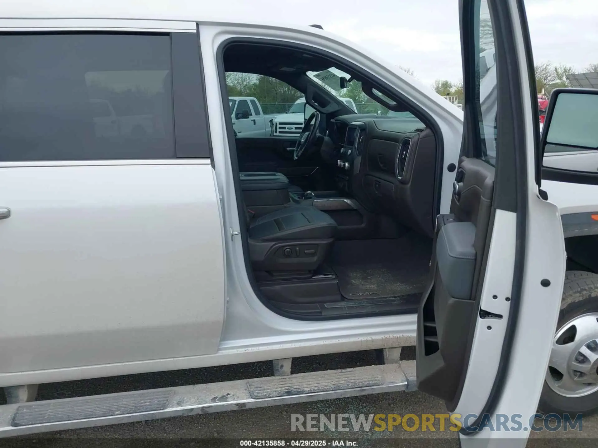 7 Photograph of a damaged car 1GT49WEY8LF247860 GMC SIERRA 3500HD 2020