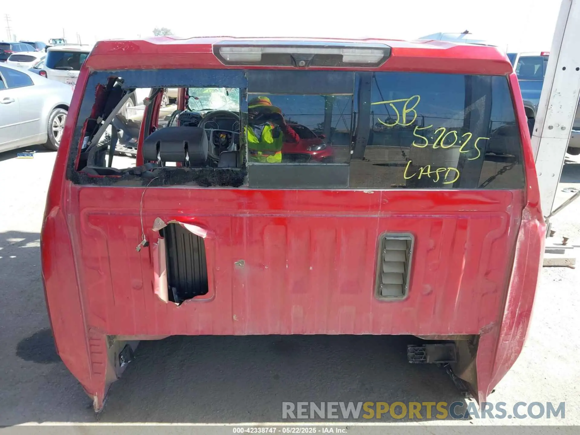 14 Photograph of a damaged car 1GT49WEY1MF282659 GMC SIERRA 3500HD 2021