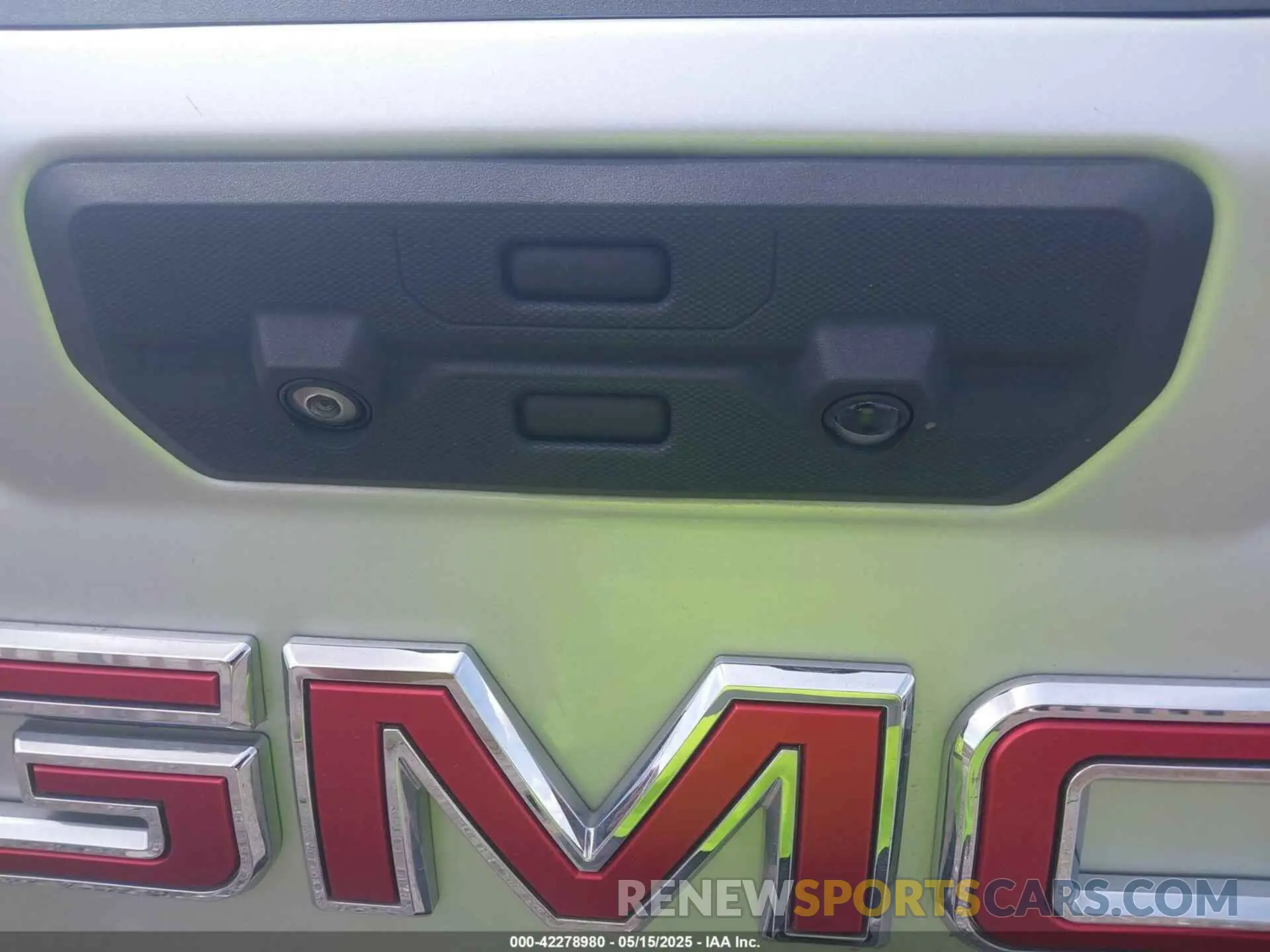 13 Photograph of a damaged car 1GT49WEY4MF121786 GMC SIERRA 3500HD 2021