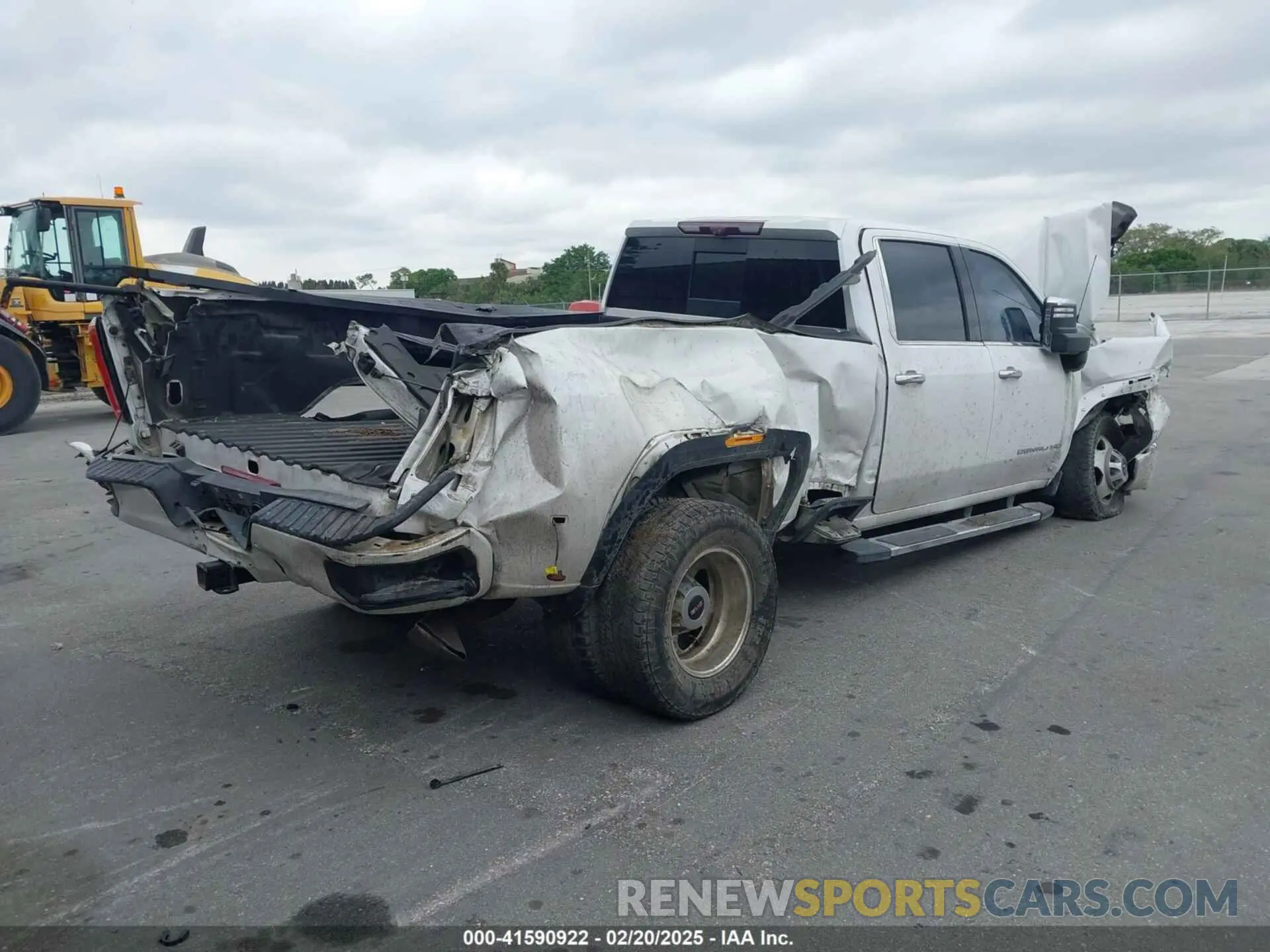 4 Photograph of a damaged car 1GT49WEY7MF181559 GMC SIERRA 3500HD 2021