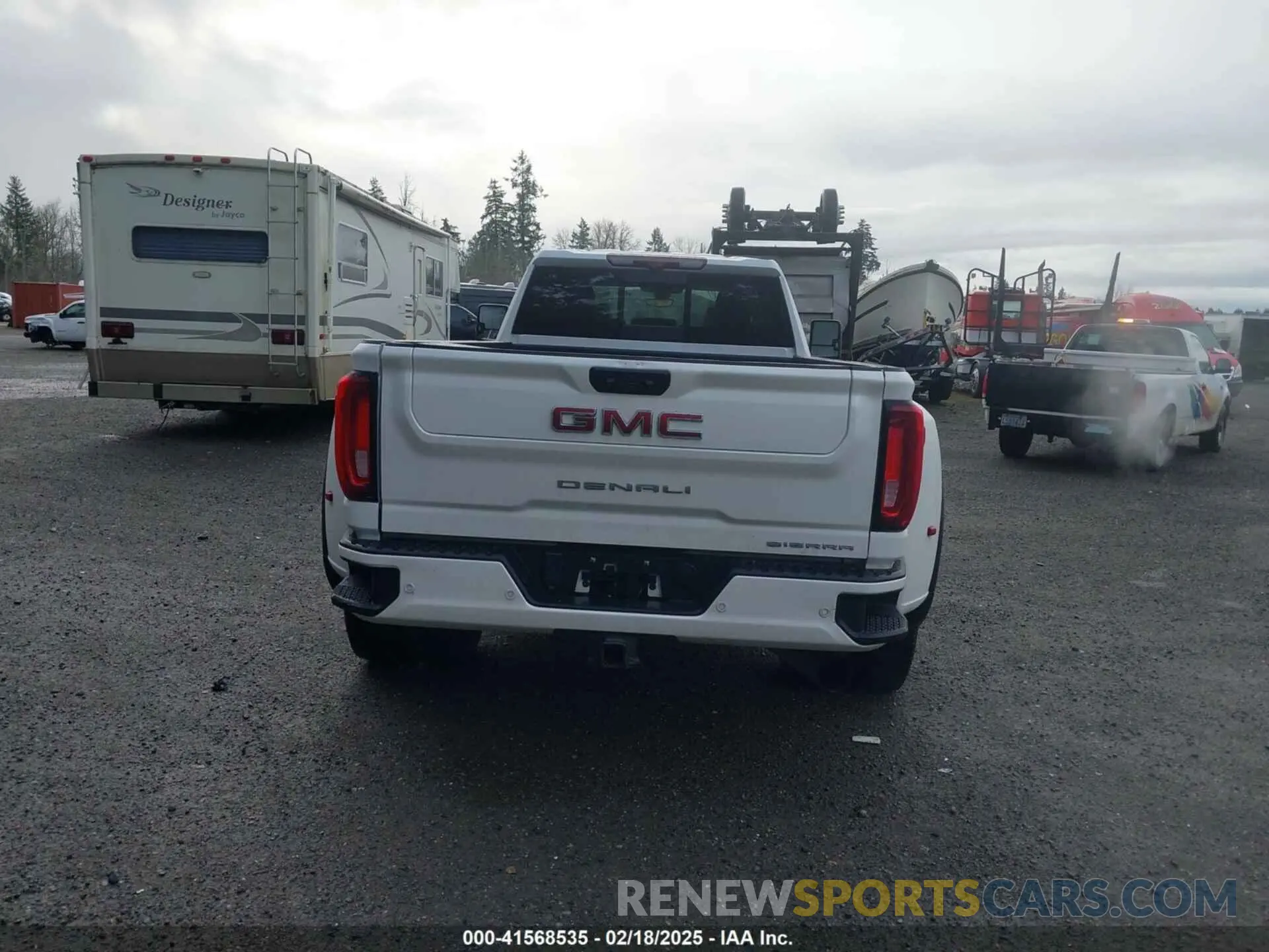 18 Photograph of a damaged car 1GT49WEY7MF192898 GMC SIERRA 3500HD 2021