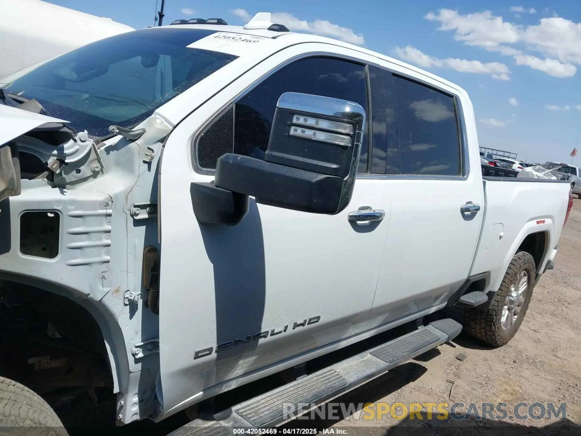 14 Photograph of a damaged car 1GT49WEY9MF308750 GMC SIERRA 3500HD 2021