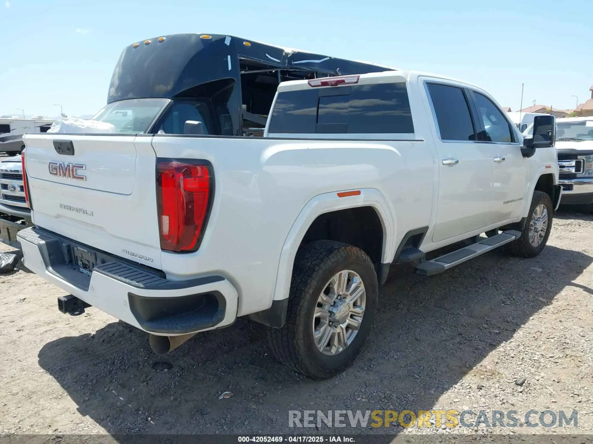4 Photograph of a damaged car 1GT49WEY9MF308750 GMC SIERRA 3500HD 2021