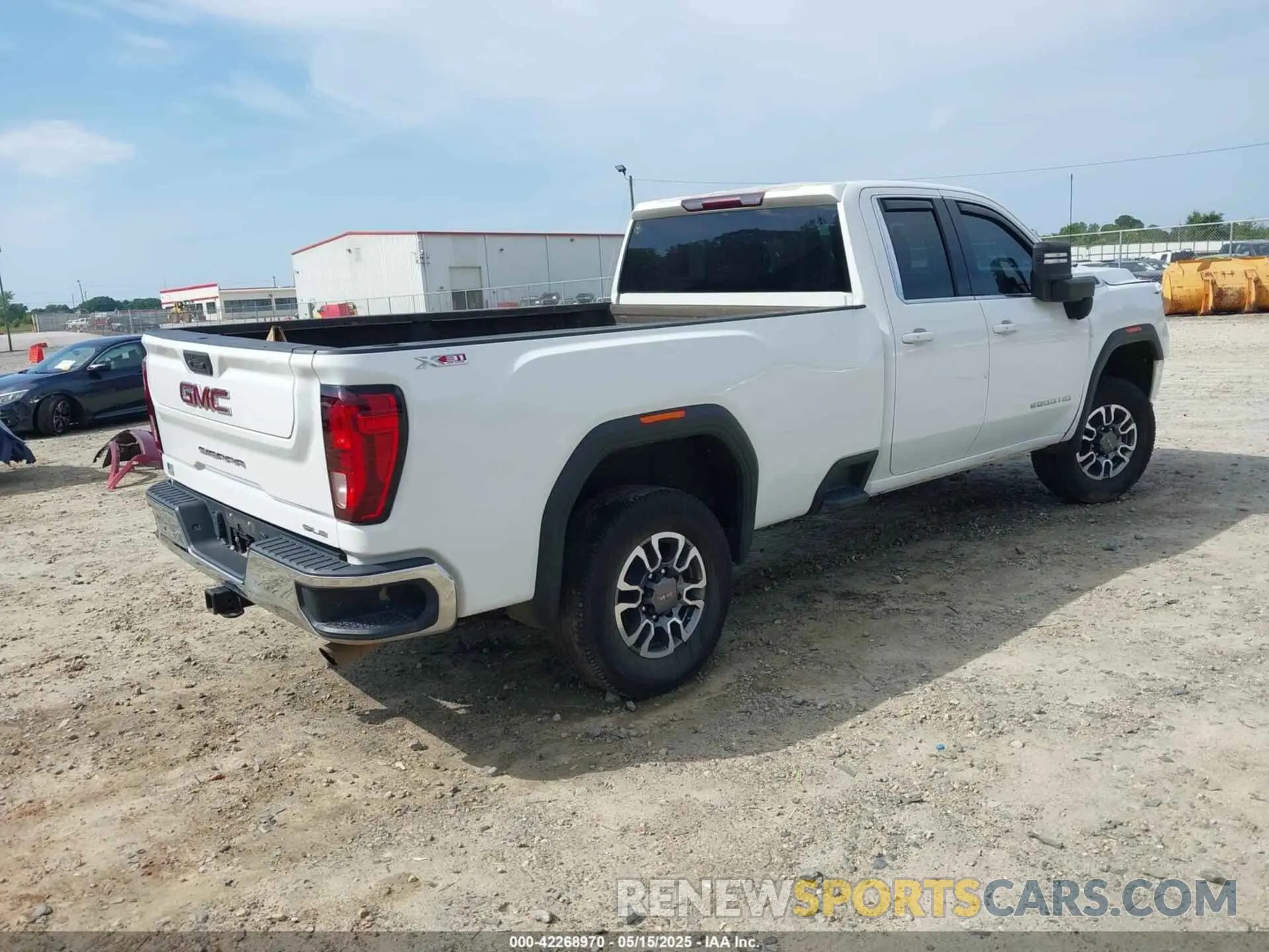 4 Photograph of a damaged car 1GT59TE79MF288381 GMC SIERRA 3500HD 2021