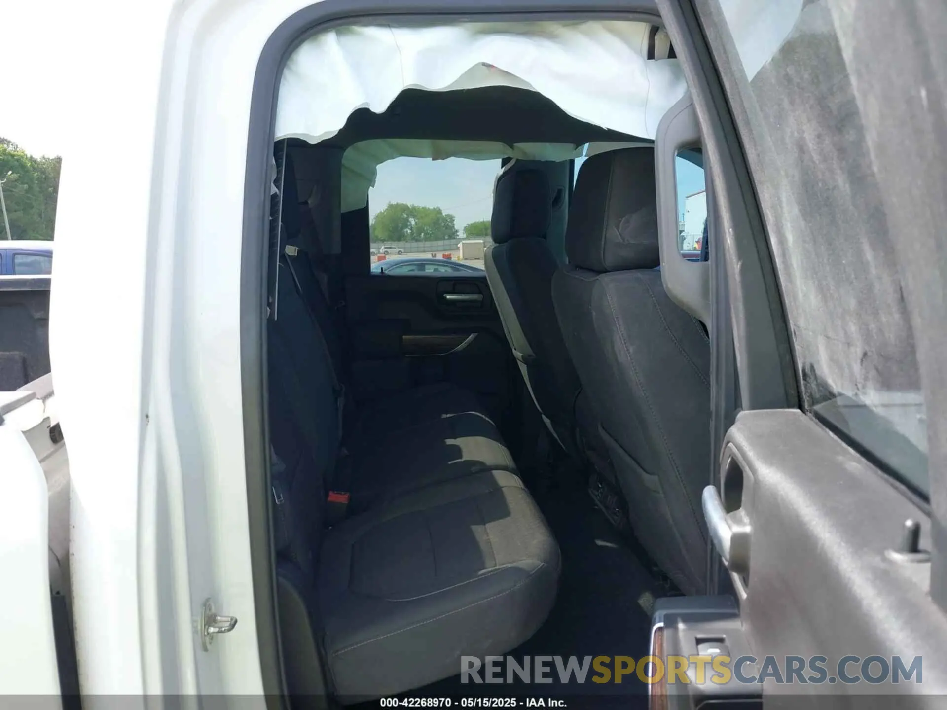 7 Photograph of a damaged car 1GT59TE79MF288381 GMC SIERRA 3500HD 2021