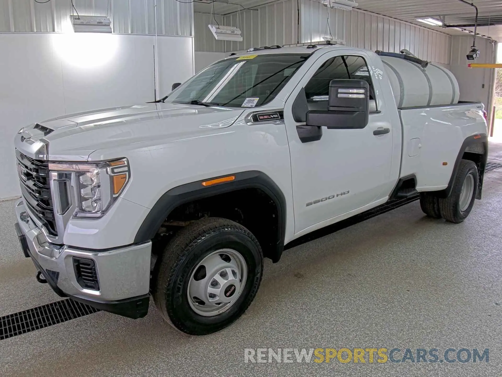 1 Photograph of a damaged car 1GT39SE71NF332098 GMC SIERRA 3500HD 2022