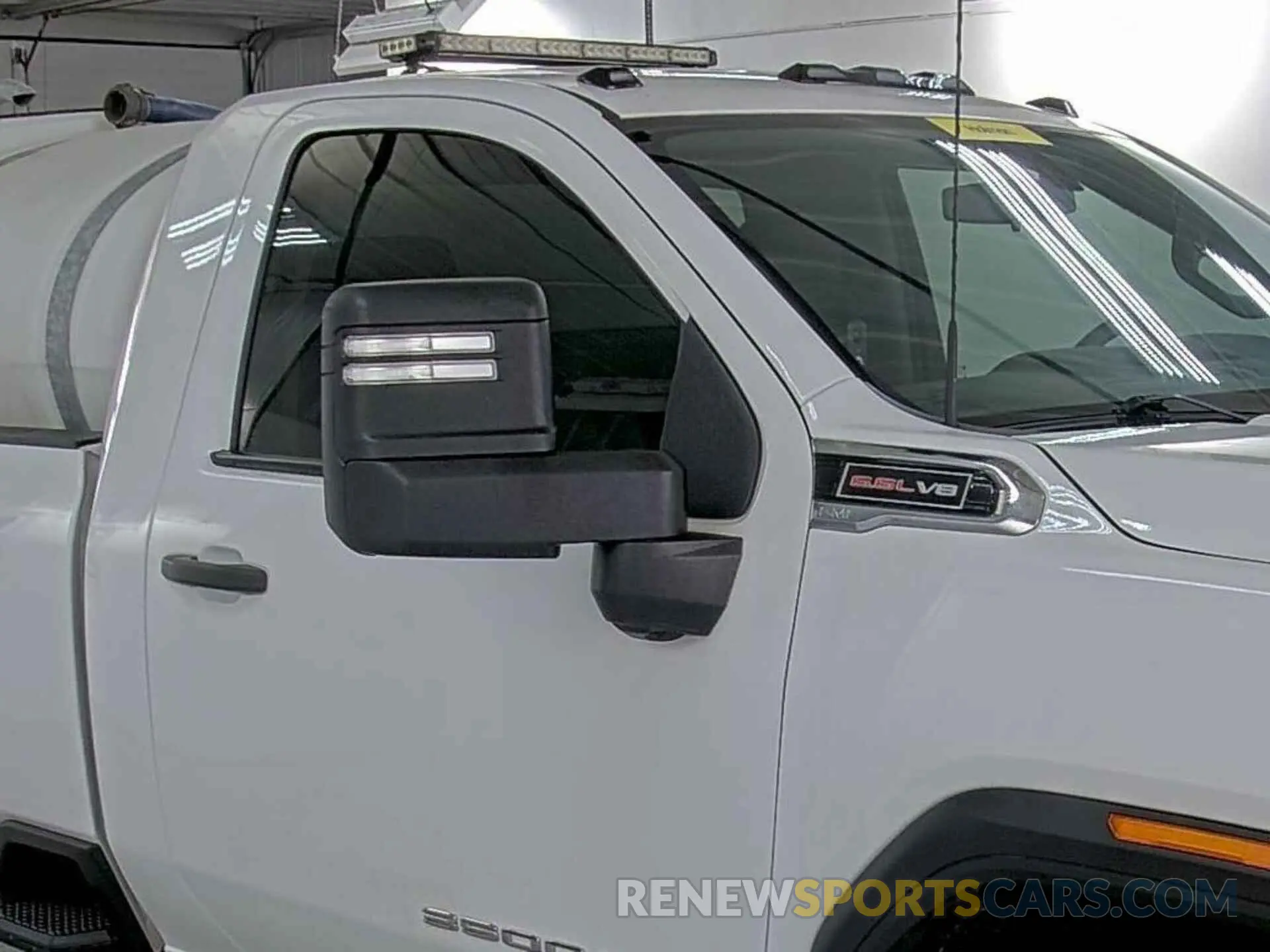 10 Photograph of a damaged car 1GT39SE71NF332098 GMC SIERRA 3500HD 2022