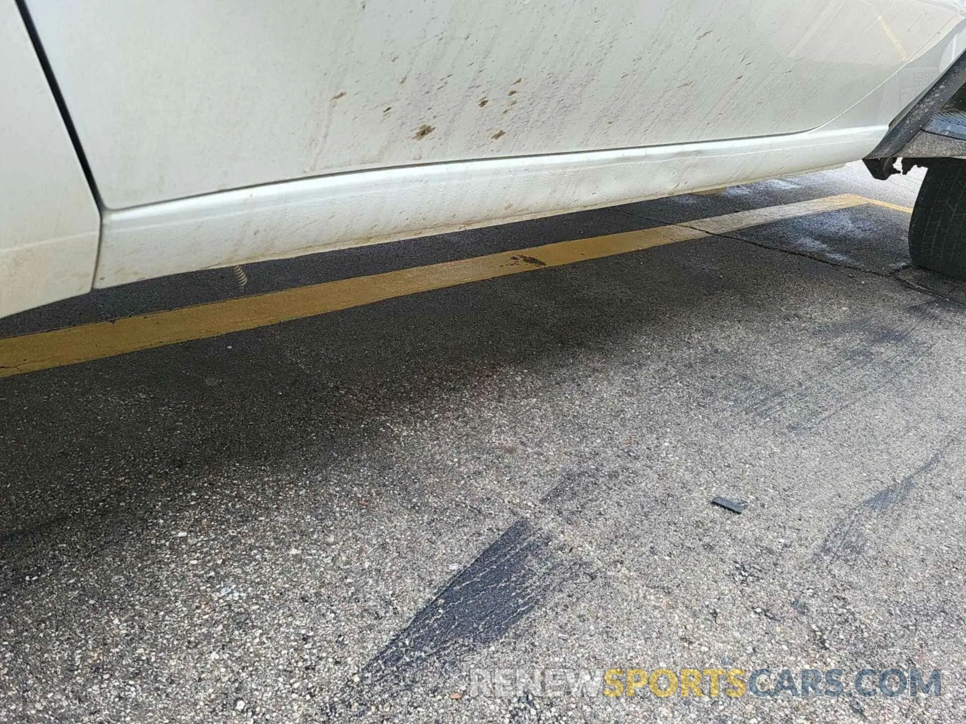 11 Photograph of a damaged car 1GT39SE71NF332098 GMC SIERRA 3500HD 2022