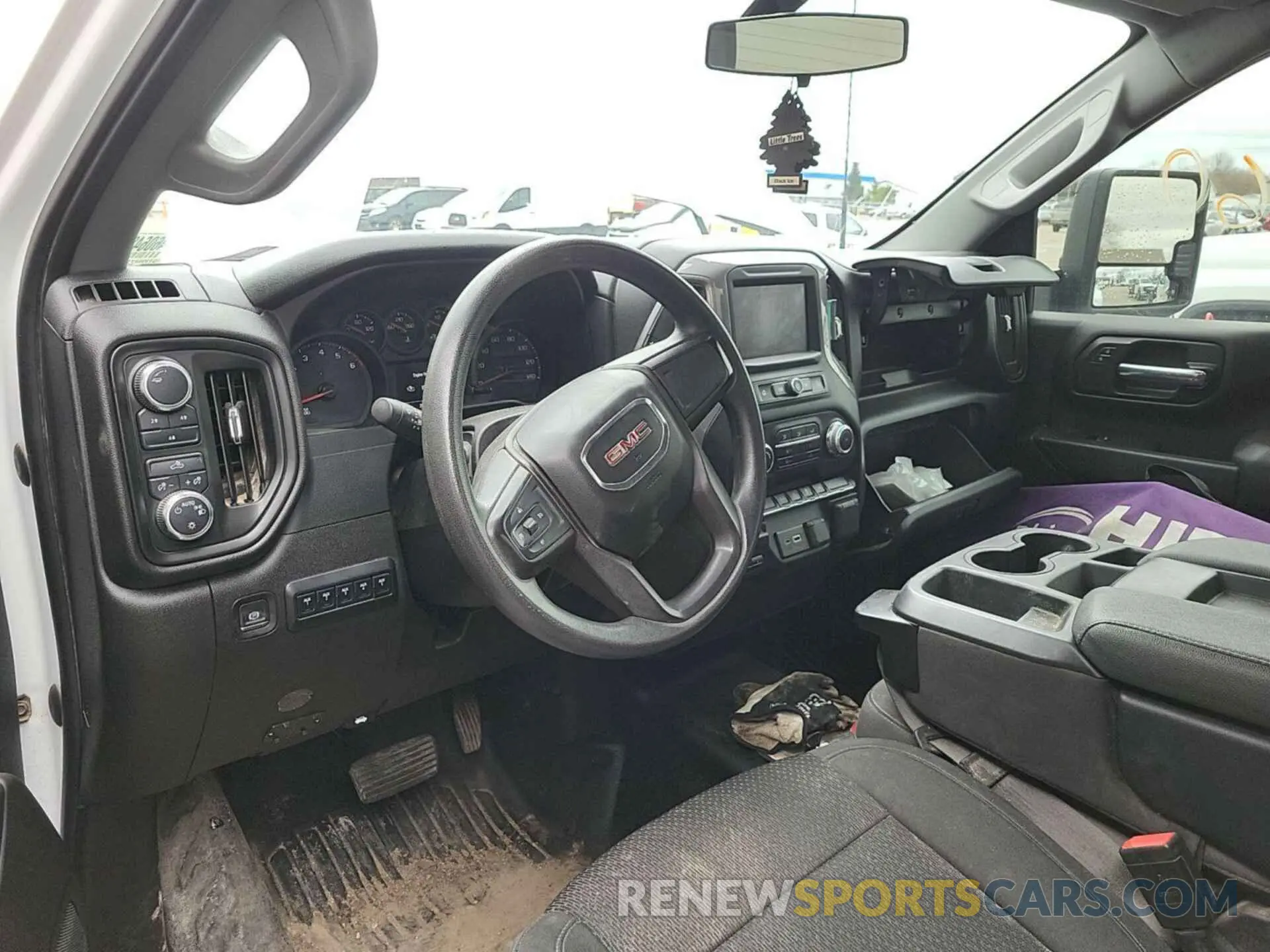 18 Photograph of a damaged car 1GT39SE71NF332098 GMC SIERRA 3500HD 2022