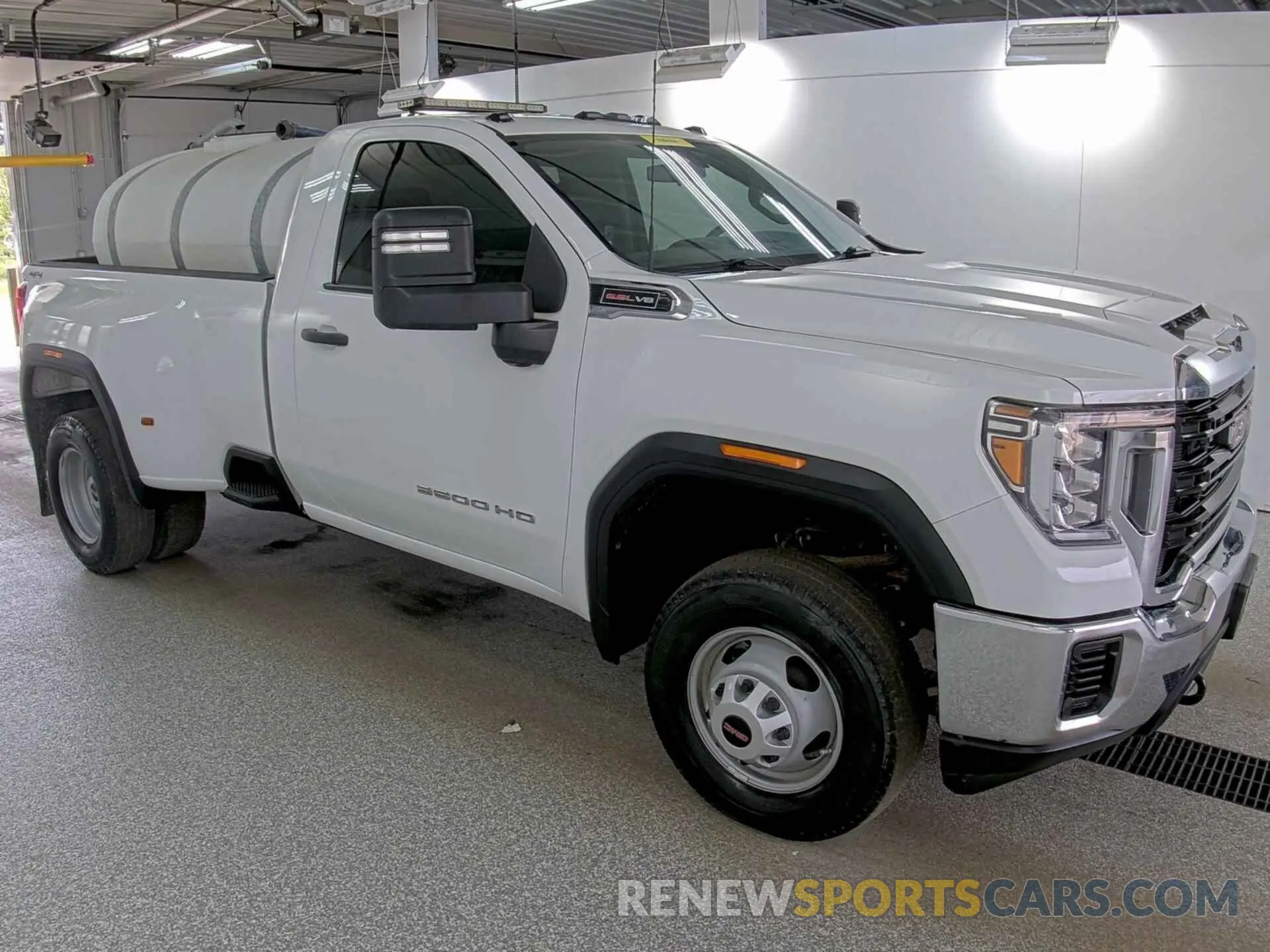 22 Photograph of a damaged car 1GT39SE71NF332098 GMC SIERRA 3500HD 2022