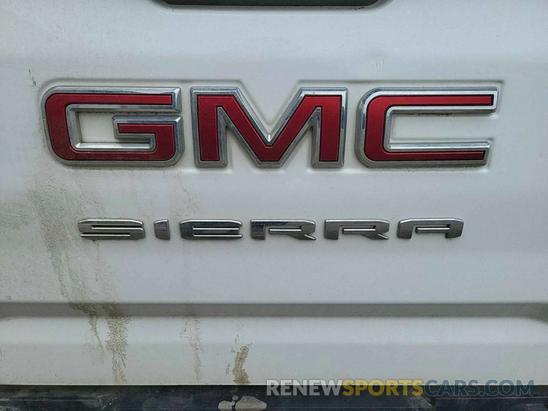 26 Photograph of a damaged car 1GT39SE71NF332098 GMC SIERRA 3500HD 2022