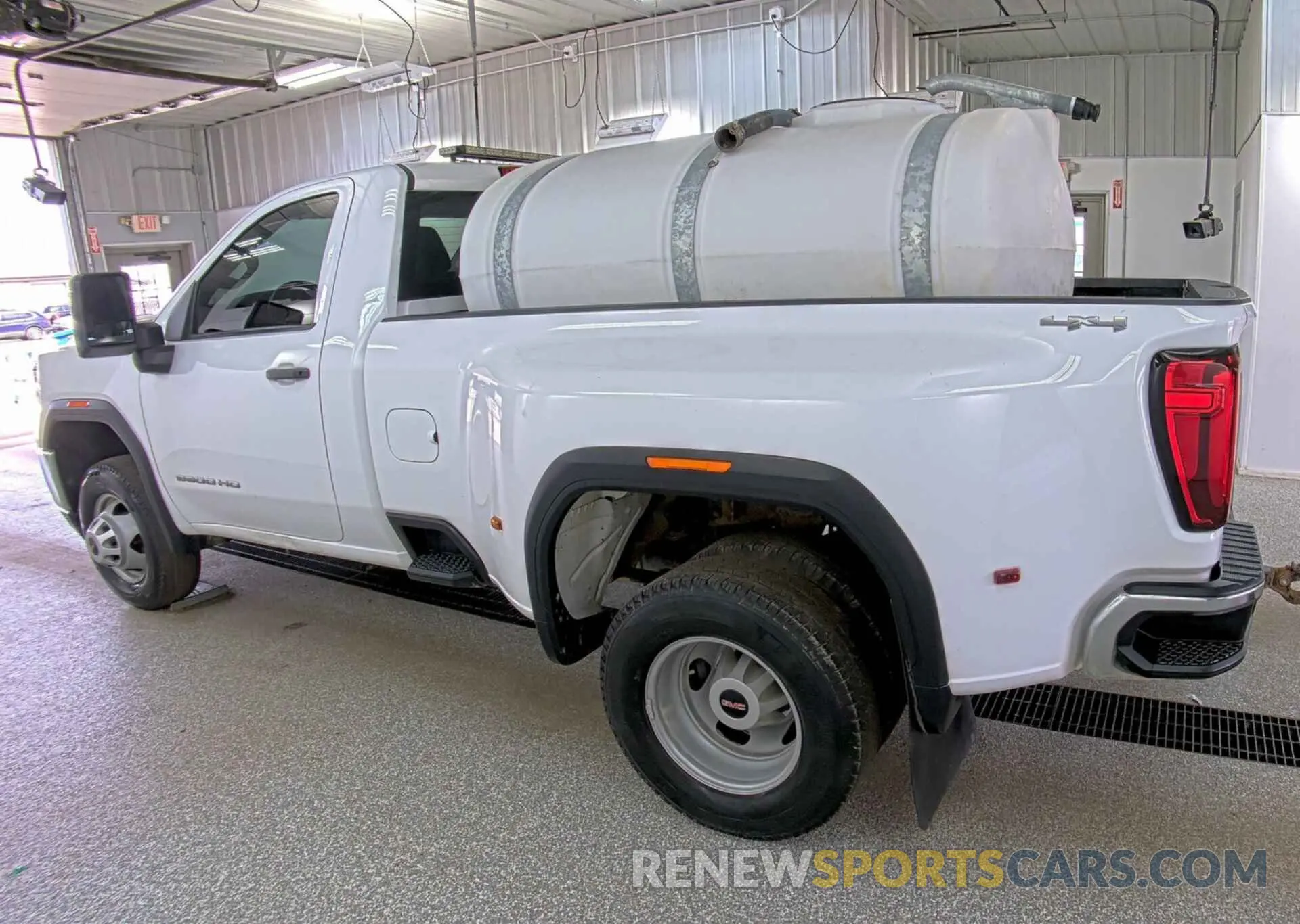 3 Photograph of a damaged car 1GT39SE71NF332098 GMC SIERRA 3500HD 2022