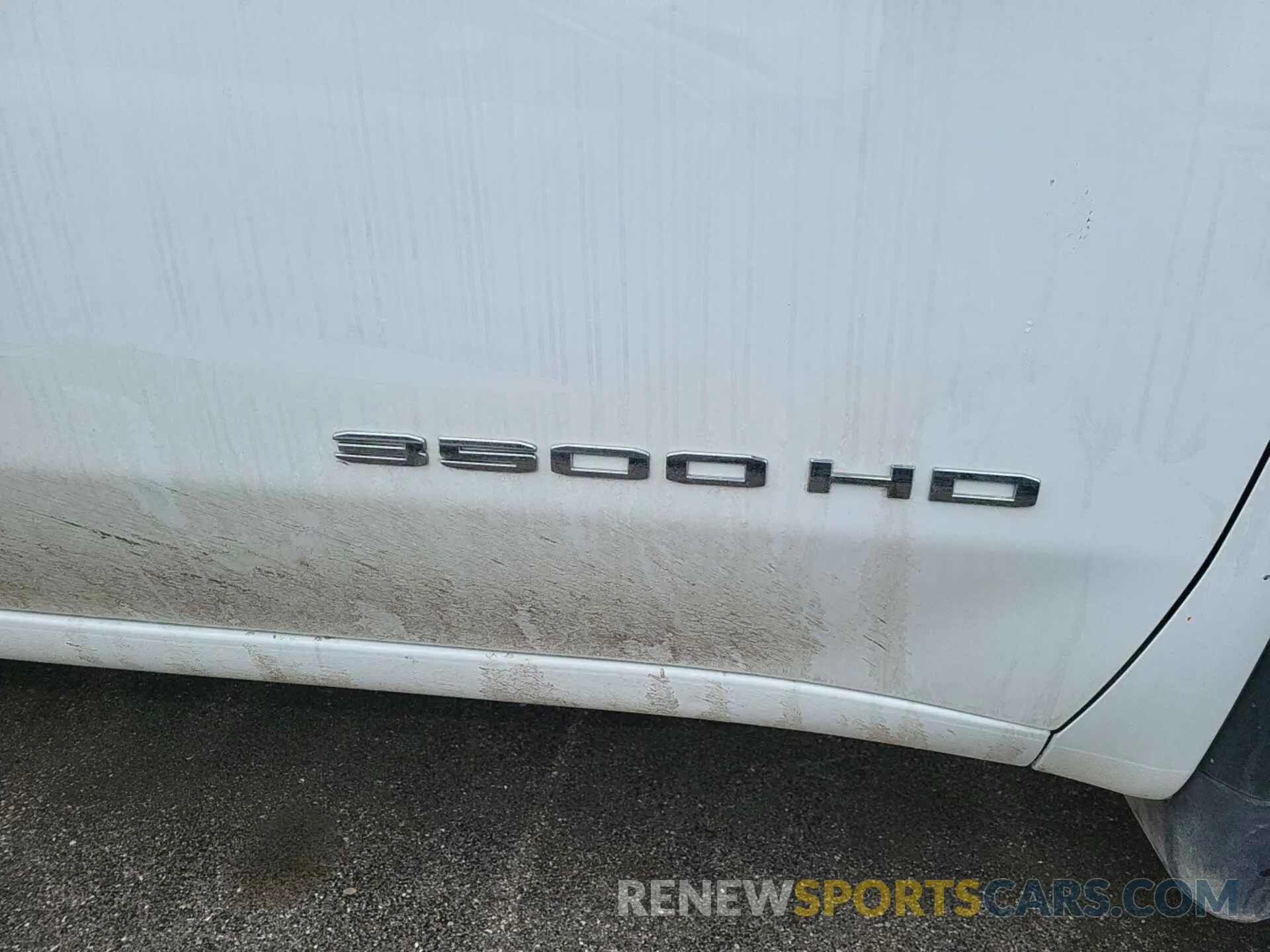41 Photograph of a damaged car 1GT39SE71NF332098 GMC SIERRA 3500HD 2022