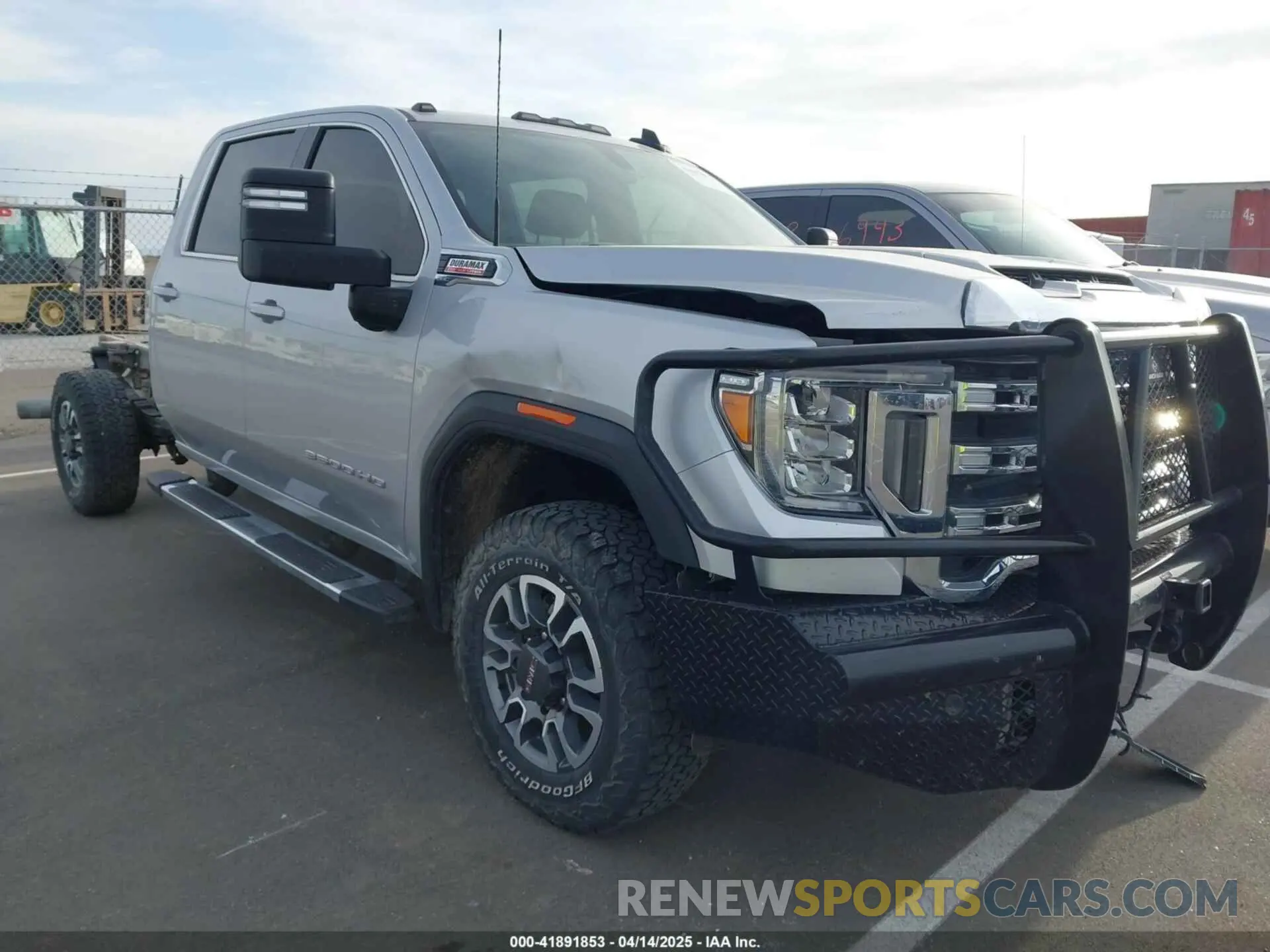1 Photograph of a damaged car 1GT49TEY3NF101075 GMC SIERRA 3500HD 2022