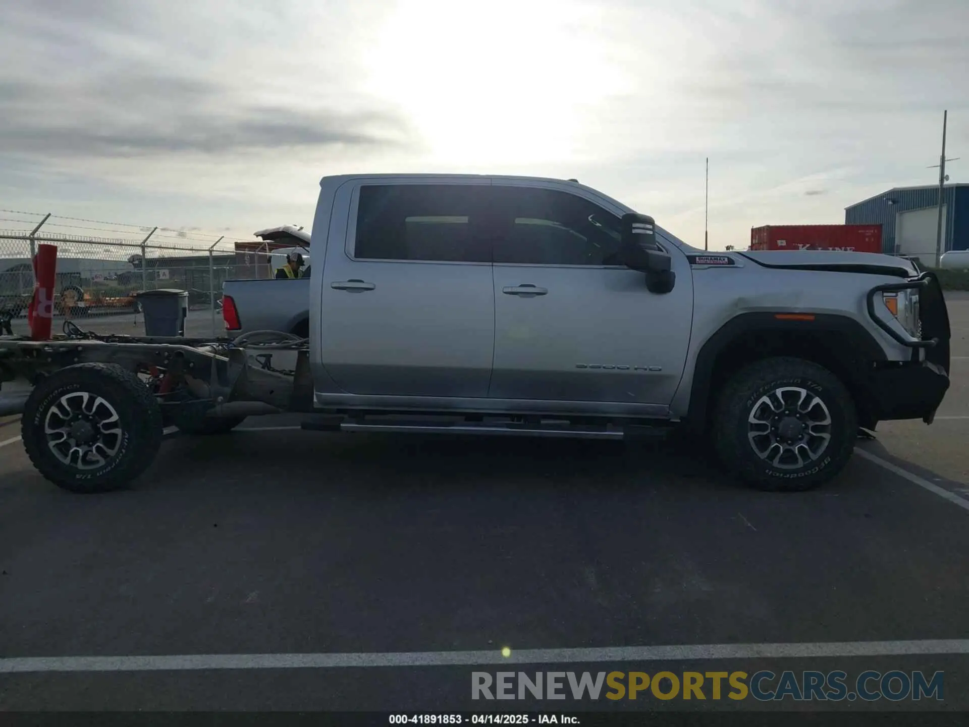 15 Photograph of a damaged car 1GT49TEY3NF101075 GMC SIERRA 3500HD 2022