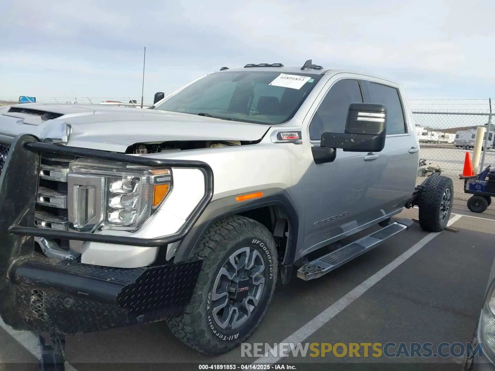 16 Photograph of a damaged car 1GT49TEY3NF101075 GMC SIERRA 3500HD 2022