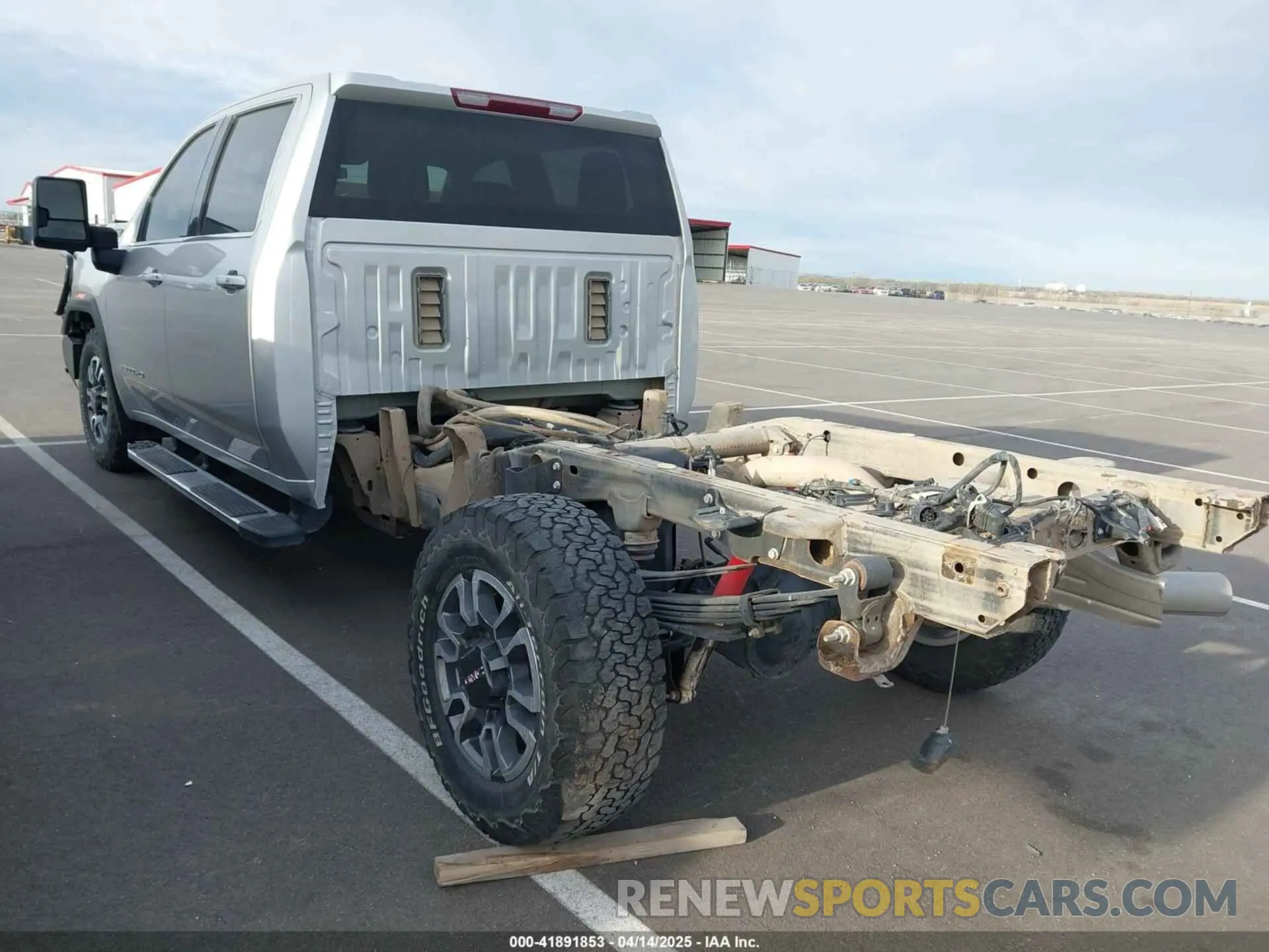 3 Photograph of a damaged car 1GT49TEY3NF101075 GMC SIERRA 3500HD 2022