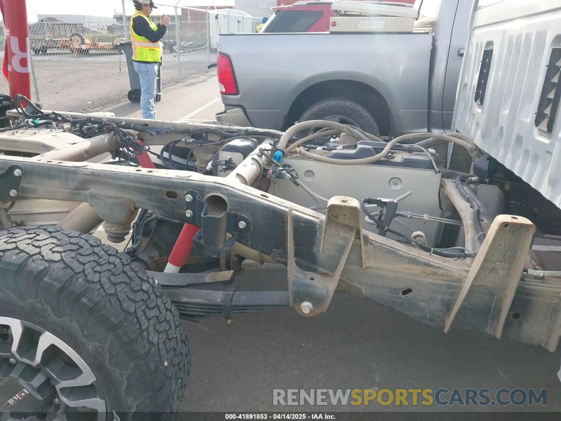 6 Photograph of a damaged car 1GT49TEY3NF101075 GMC SIERRA 3500HD 2022
