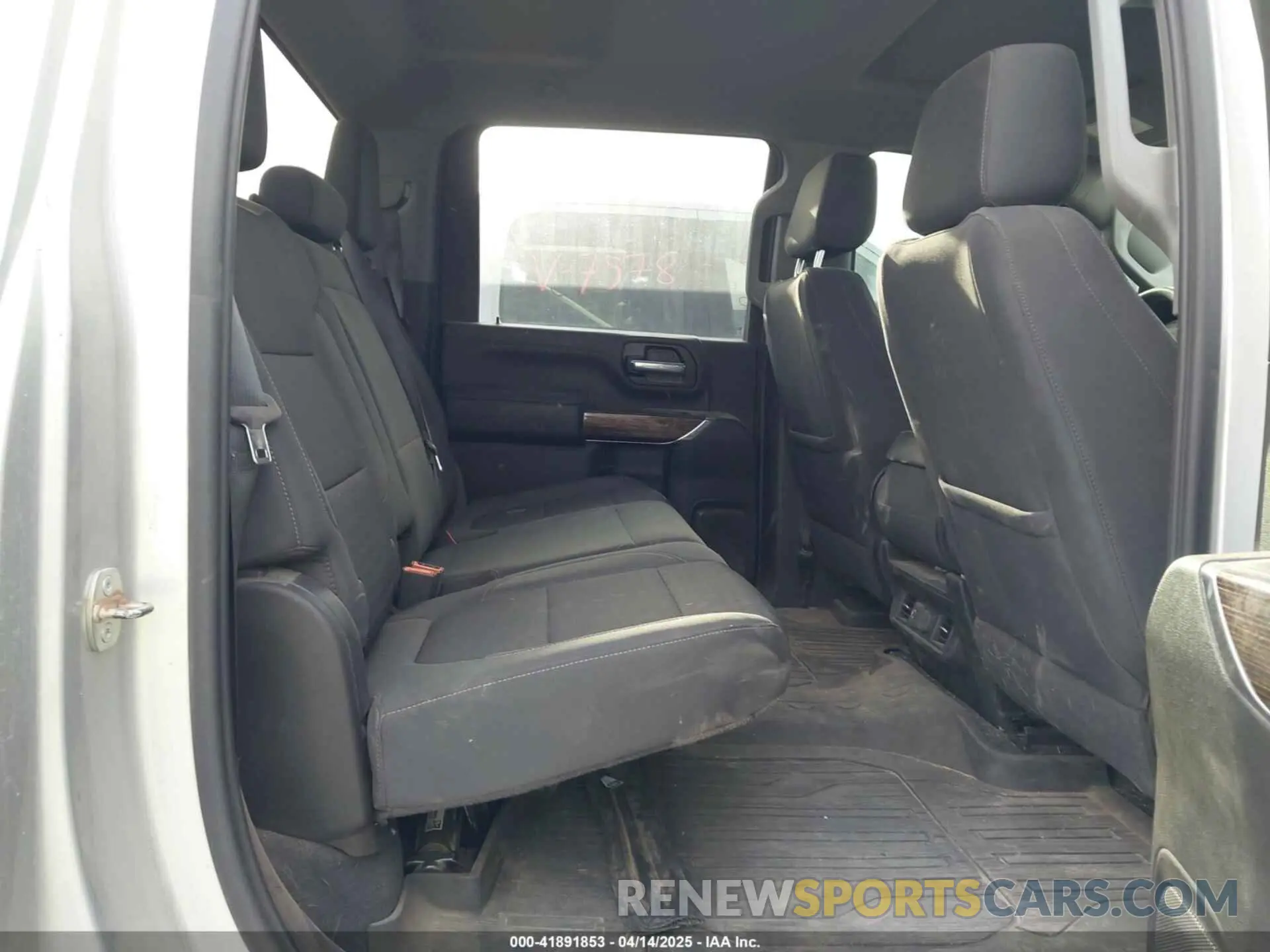 7 Photograph of a damaged car 1GT49TEY3NF101075 GMC SIERRA 3500HD 2022