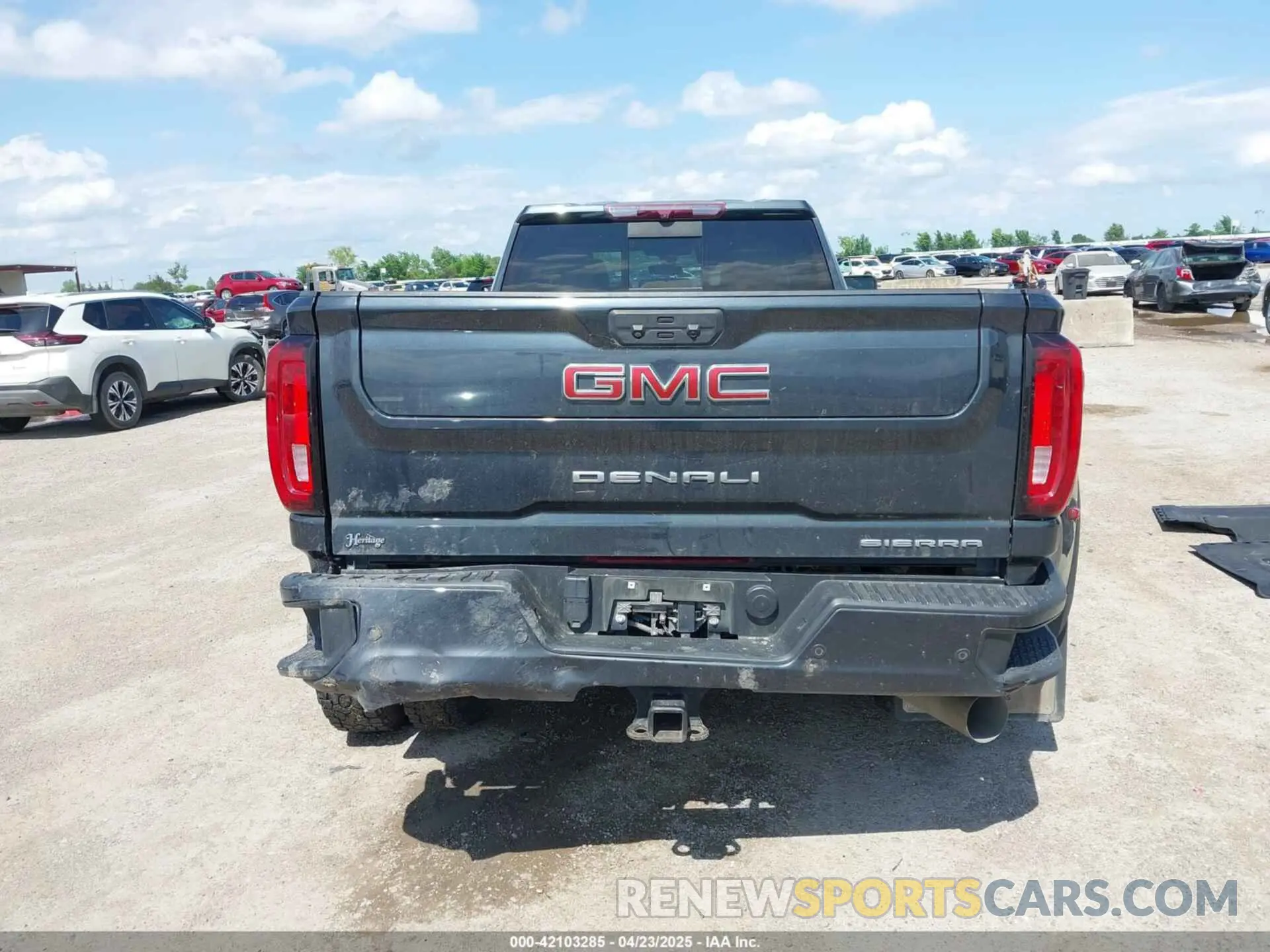 14 Photograph of a damaged car 1GT49WEY1NF207543 GMC SIERRA 3500HD 2022