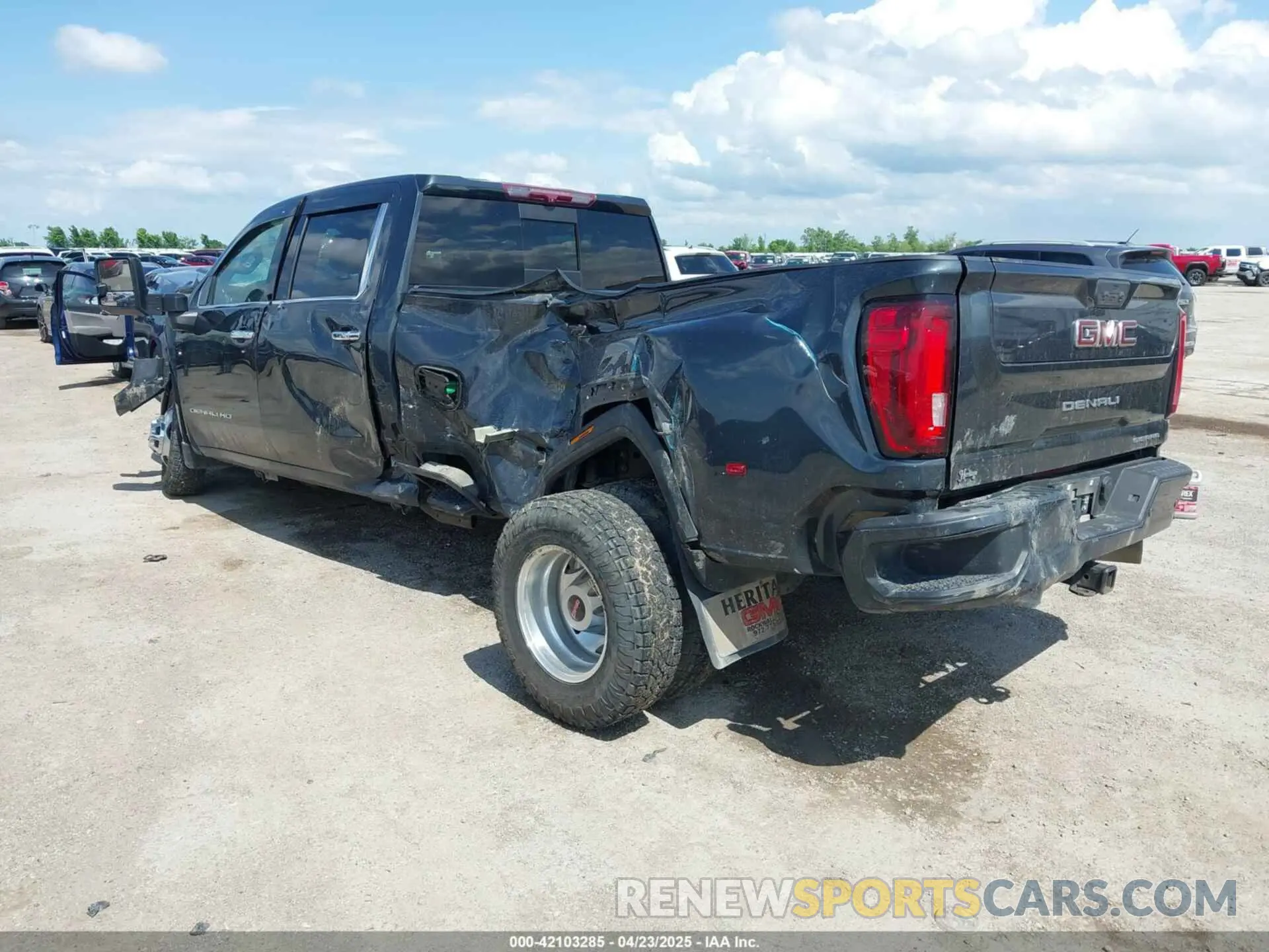 3 Photograph of a damaged car 1GT49WEY1NF207543 GMC SIERRA 3500HD 2022
