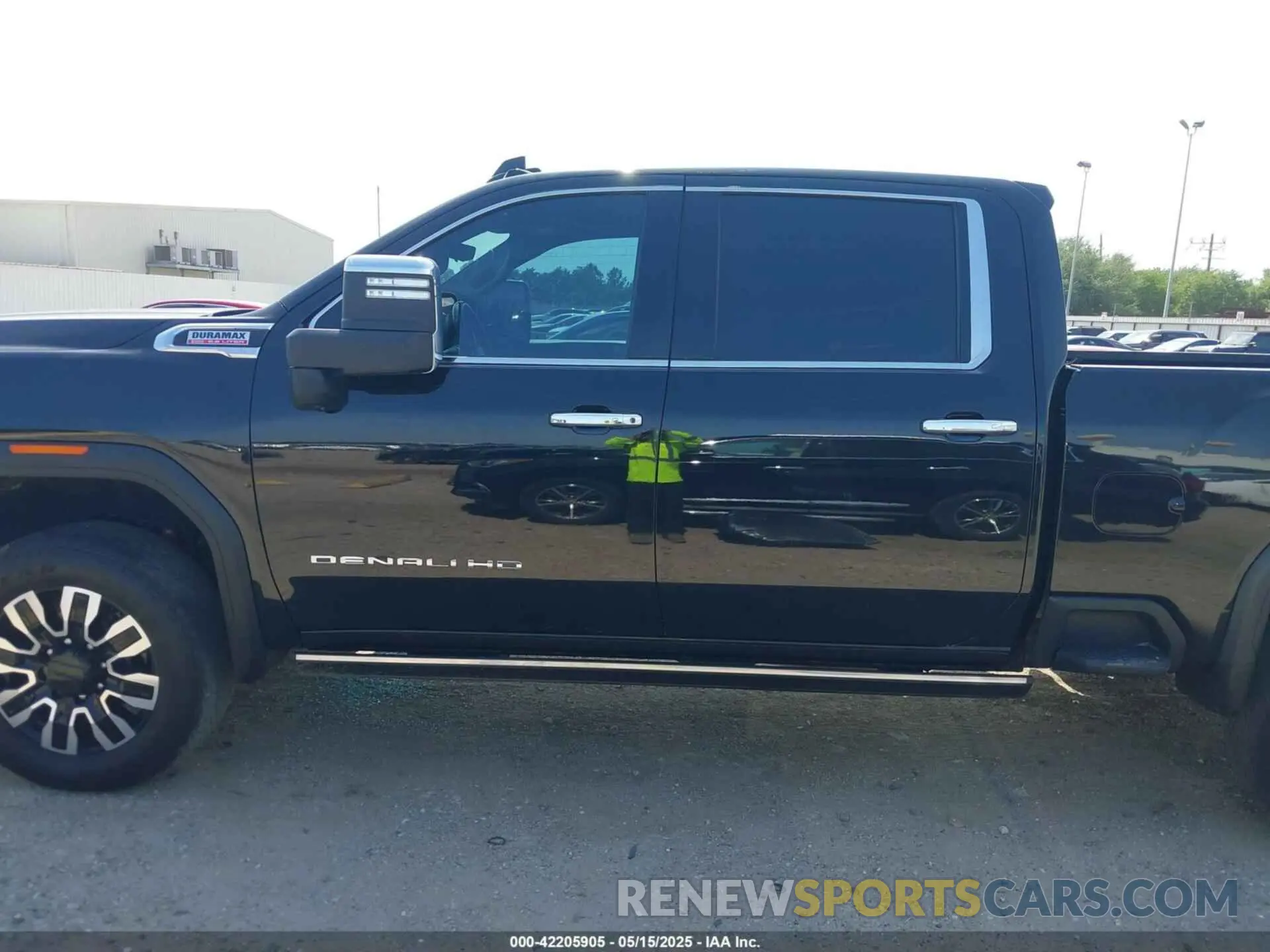 15 Photograph of a damaged car 1GT49WEY4NF268613 GMC SIERRA 3500HD 2022