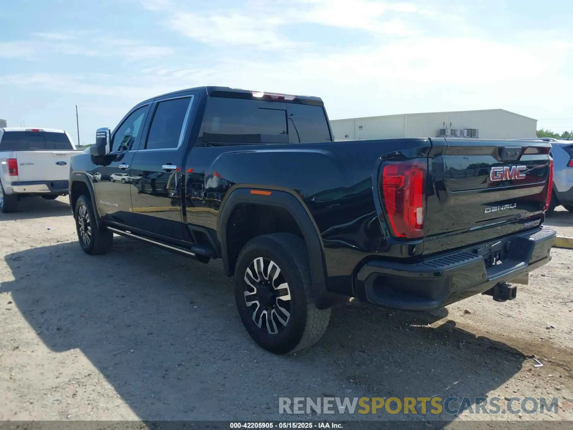 3 Photograph of a damaged car 1GT49WEY4NF268613 GMC SIERRA 3500HD 2022