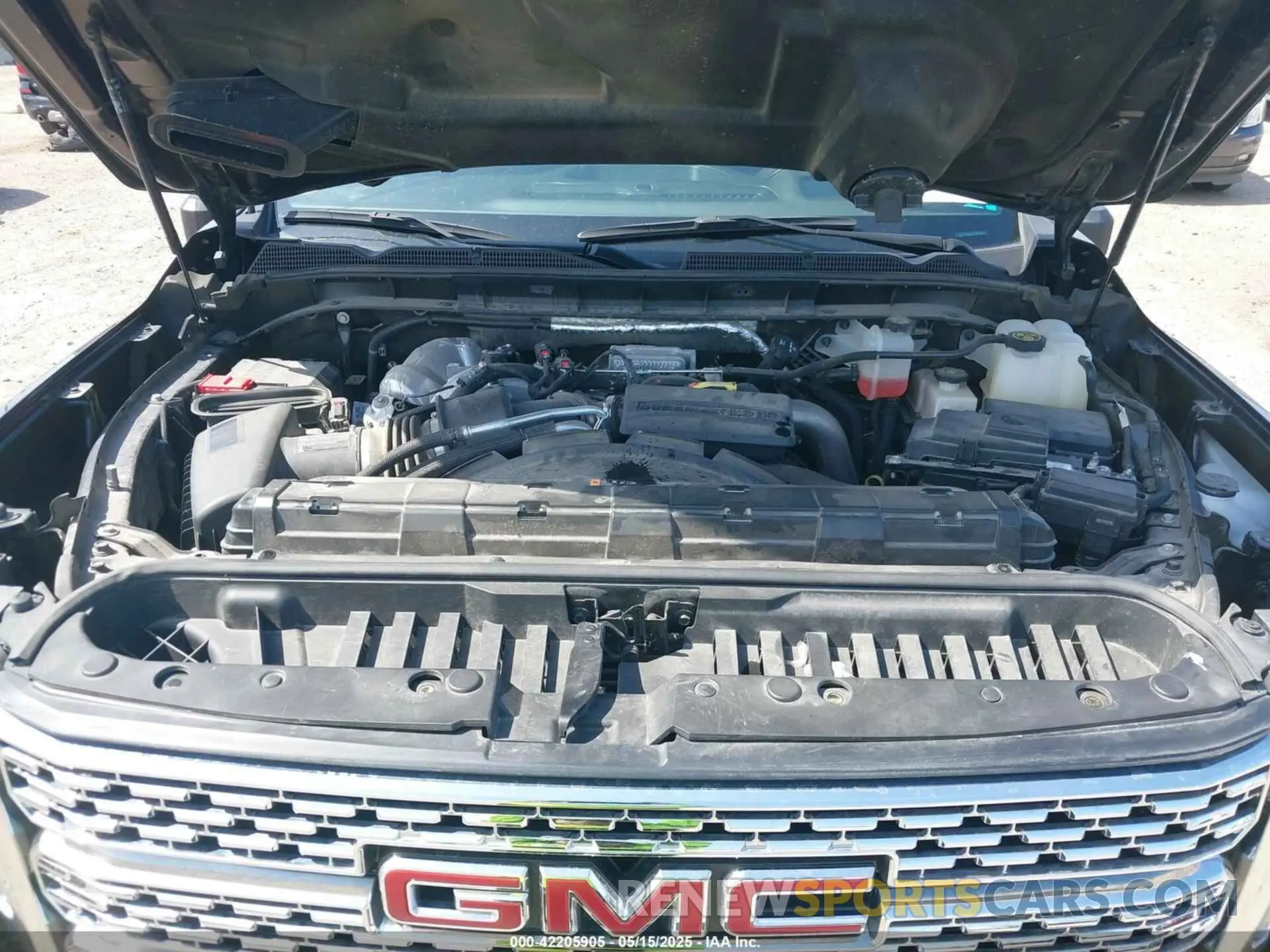 9 Photograph of a damaged car 1GT49WEY4NF268613 GMC SIERRA 3500HD 2022