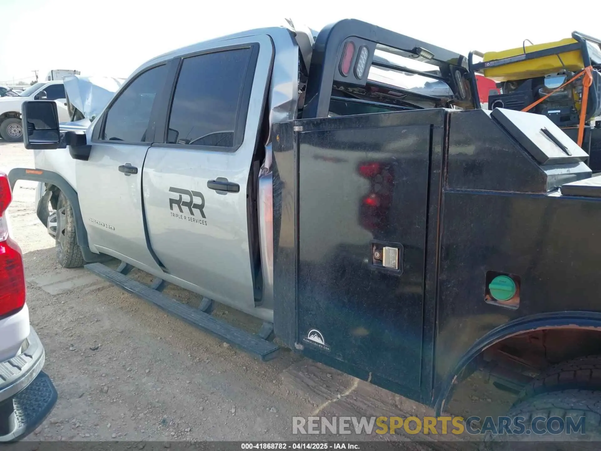 3 Photograph of a damaged car 1GT49SEY2PF232155 GMC SIERRA 3500HD 2023