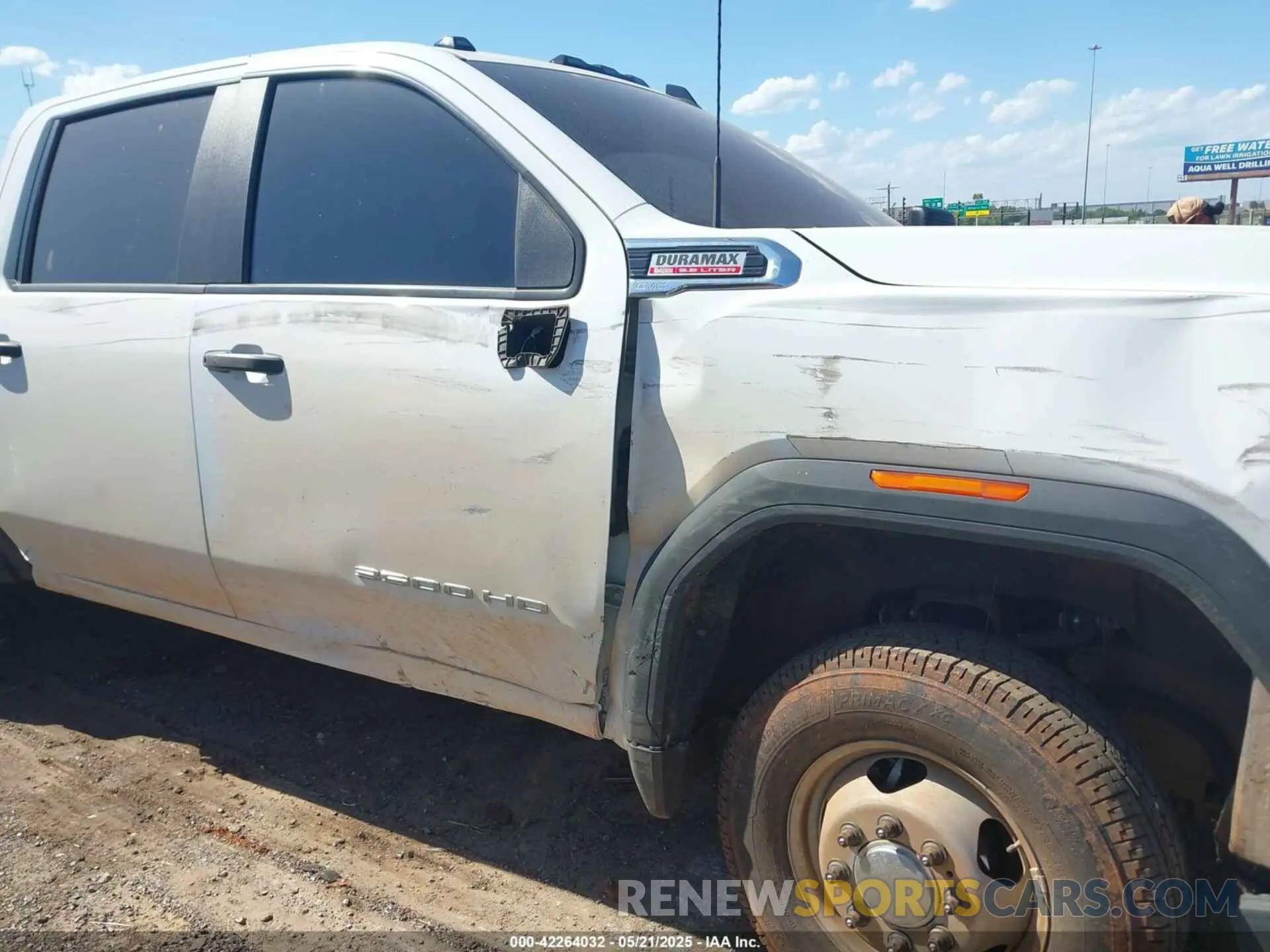 18 Photograph of a damaged car 1GT49SEY8PF220169 GMC SIERRA 3500HD 2023