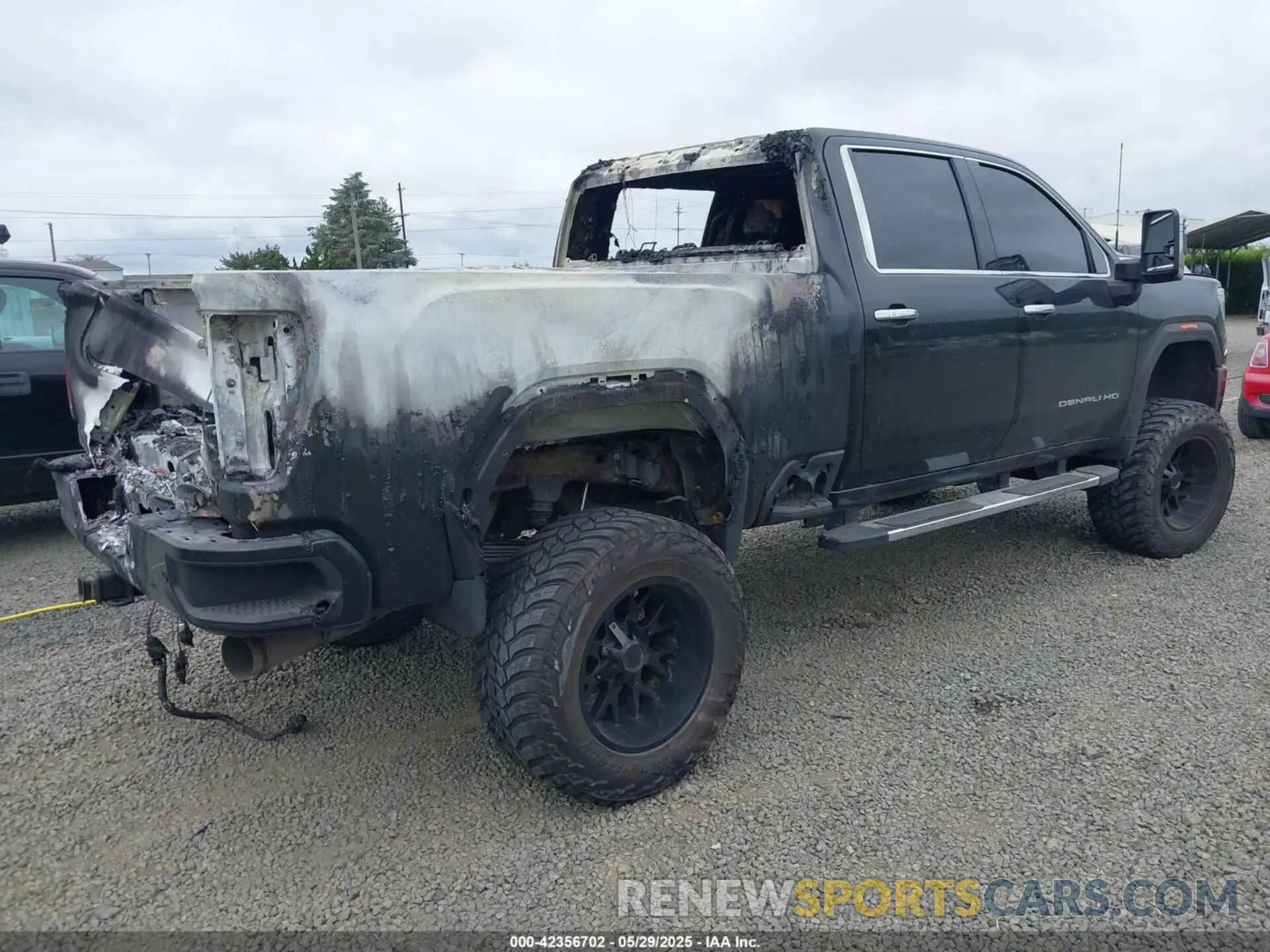 4 Photograph of a damaged car 1GT49WEY2PF128322 GMC SIERRA 3500HD 2023