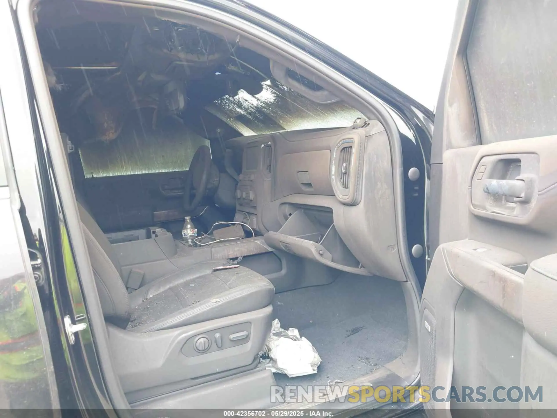 5 Photograph of a damaged car 1GT49WEY2PF128322 GMC SIERRA 3500HD 2023