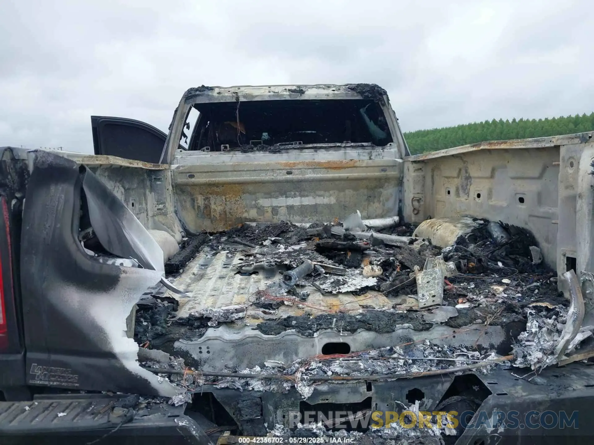 6 Photograph of a damaged car 1GT49WEY2PF128322 GMC SIERRA 3500HD 2023