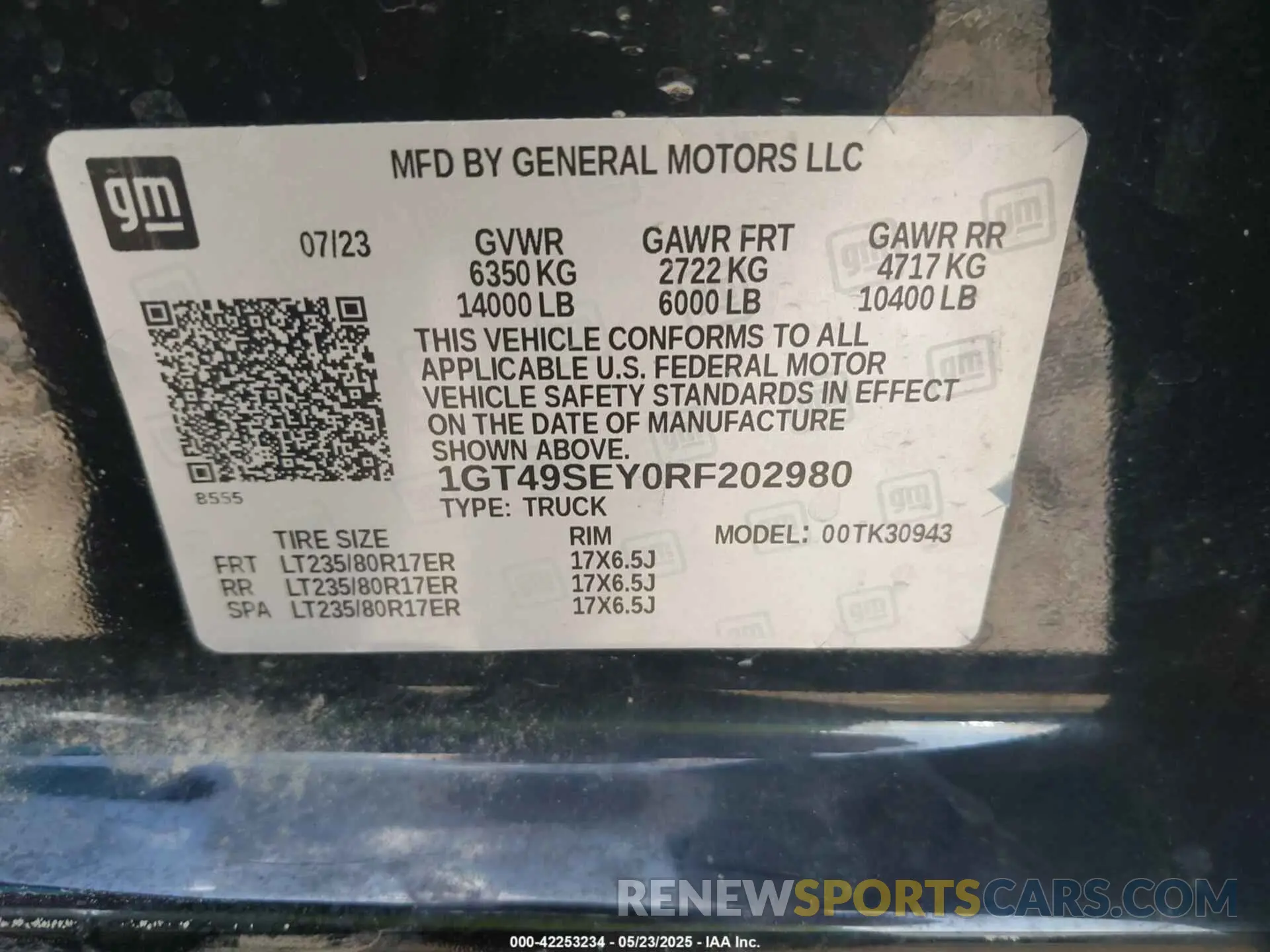 8 Photograph of a damaged car 1GT49SEY0RF202980 GMC SIERRA 3500HD 2024