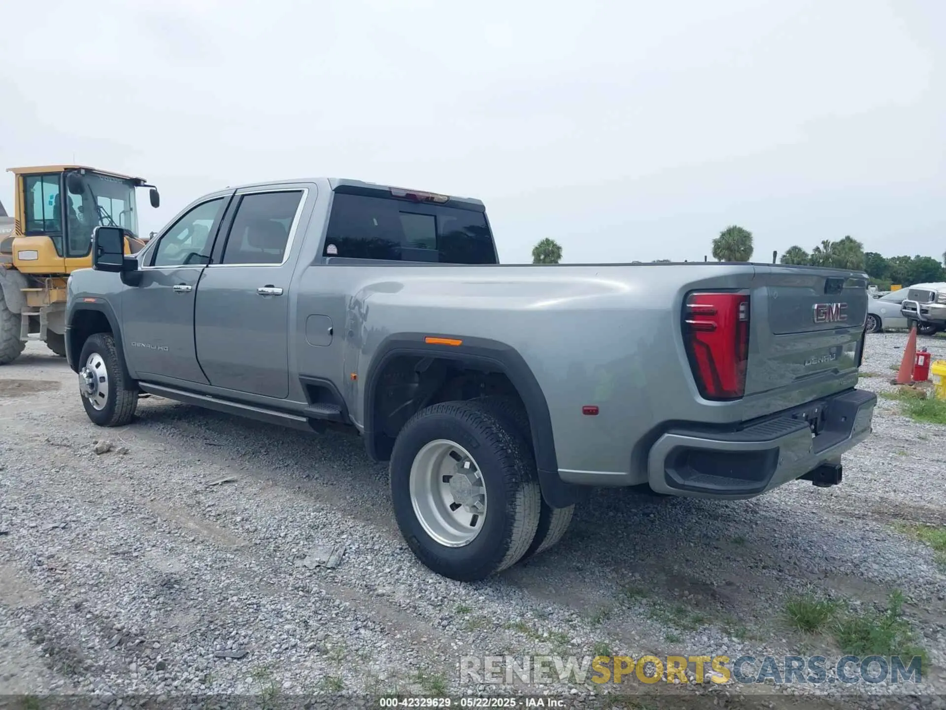 3 Photograph of a damaged car 1GT49WEY0RF318199 GMC SIERRA 3500HD 2024
