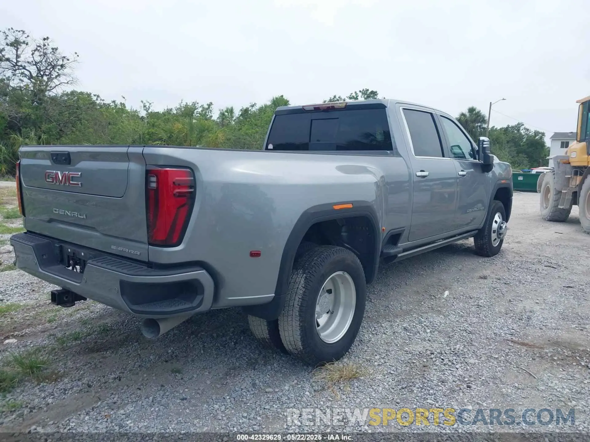 4 Photograph of a damaged car 1GT49WEY0RF318199 GMC SIERRA 3500HD 2024