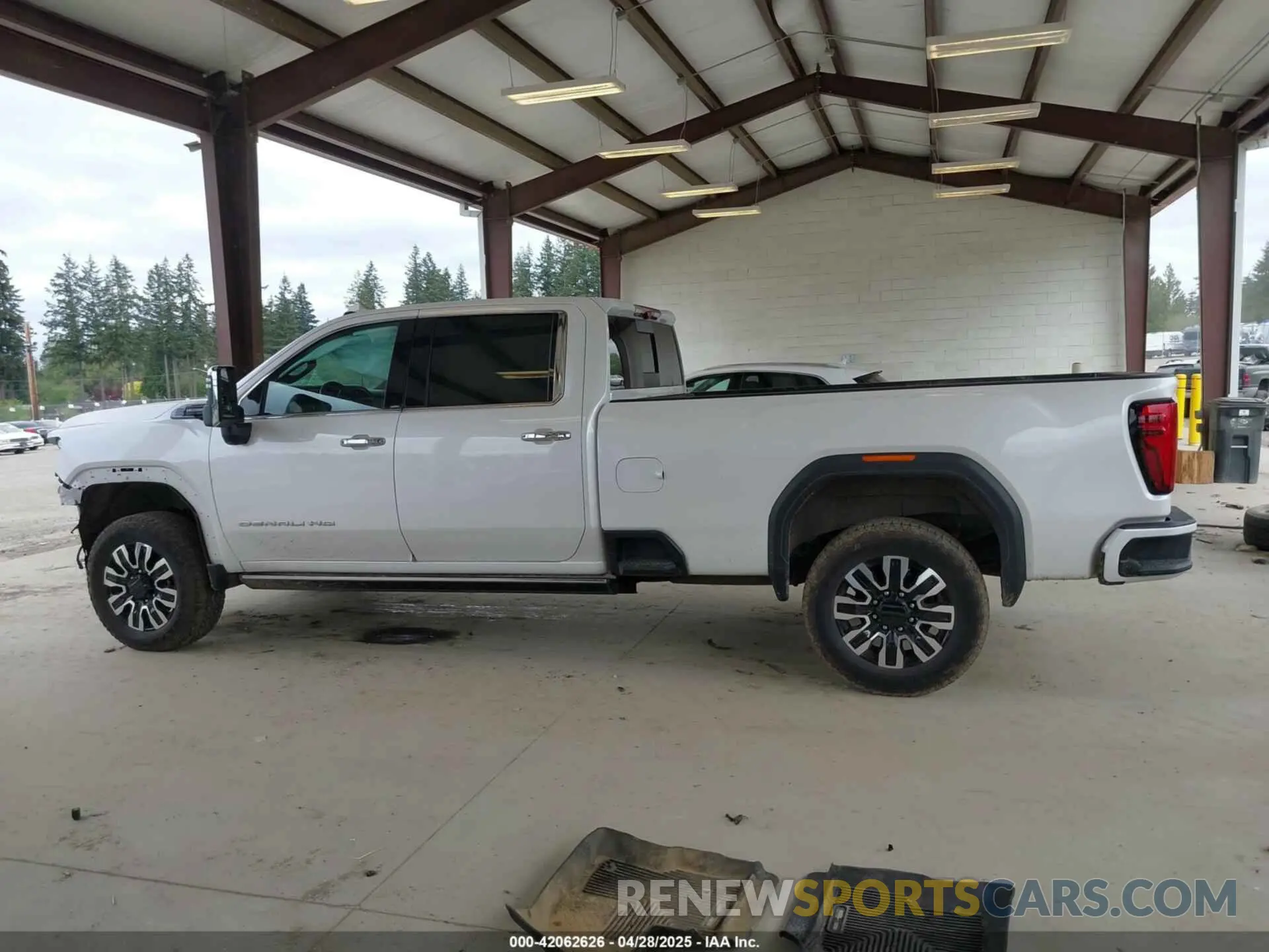 15 Photograph of a damaged car 1GT49YEY3RF370616 GMC SIERRA 3500HD 2024