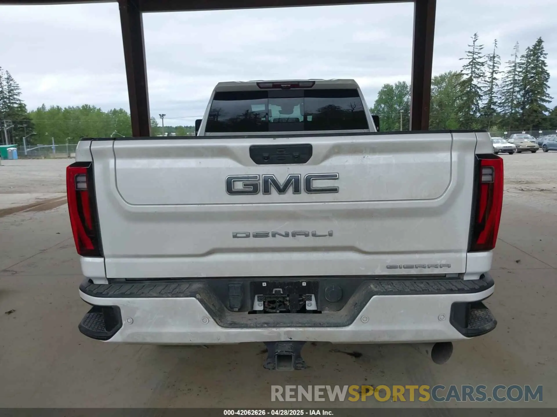 16 Photograph of a damaged car 1GT49YEY3RF370616 GMC SIERRA 3500HD 2024