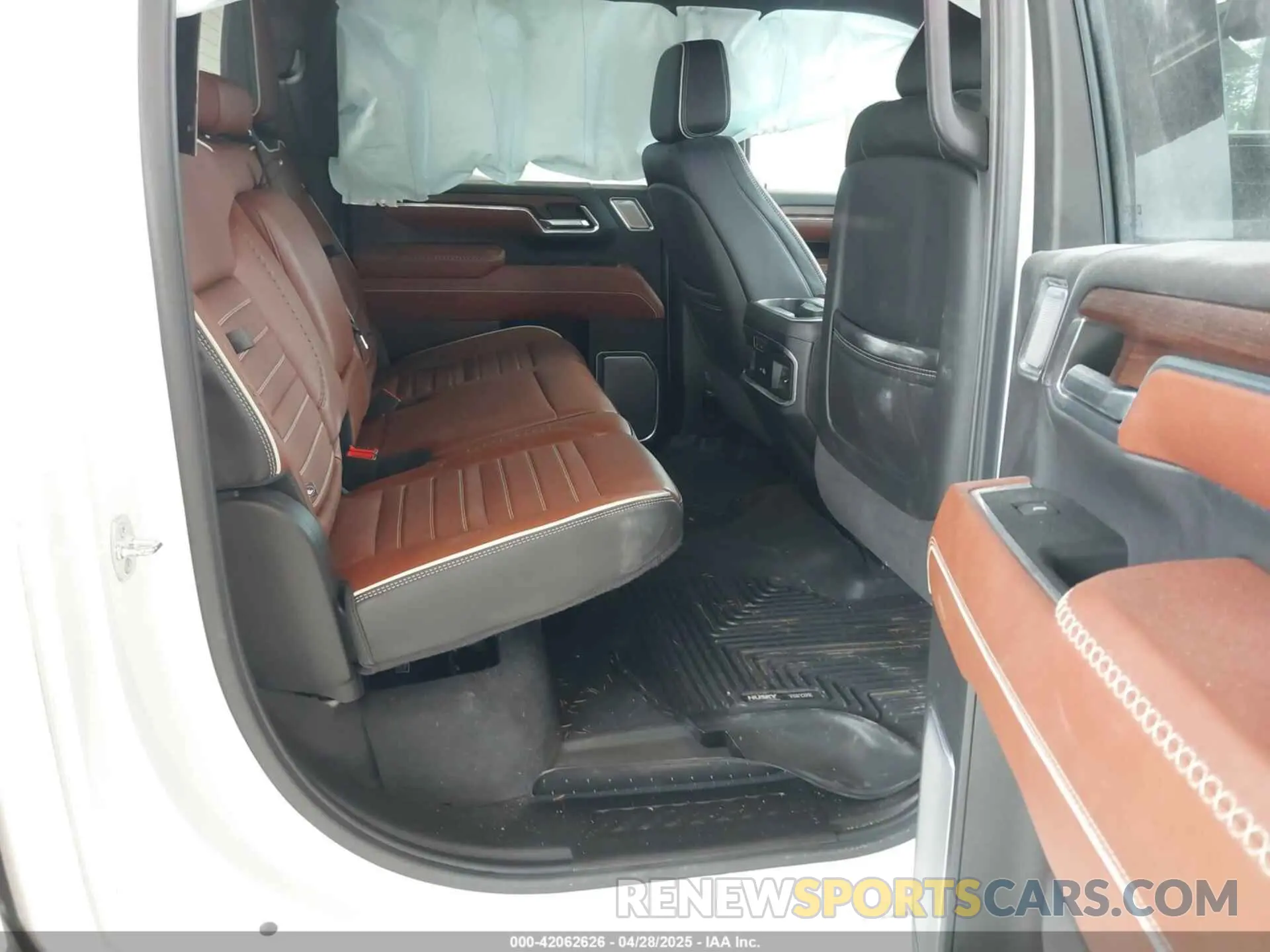 8 Photograph of a damaged car 1GT49YEY3RF370616 GMC SIERRA 3500HD 2024