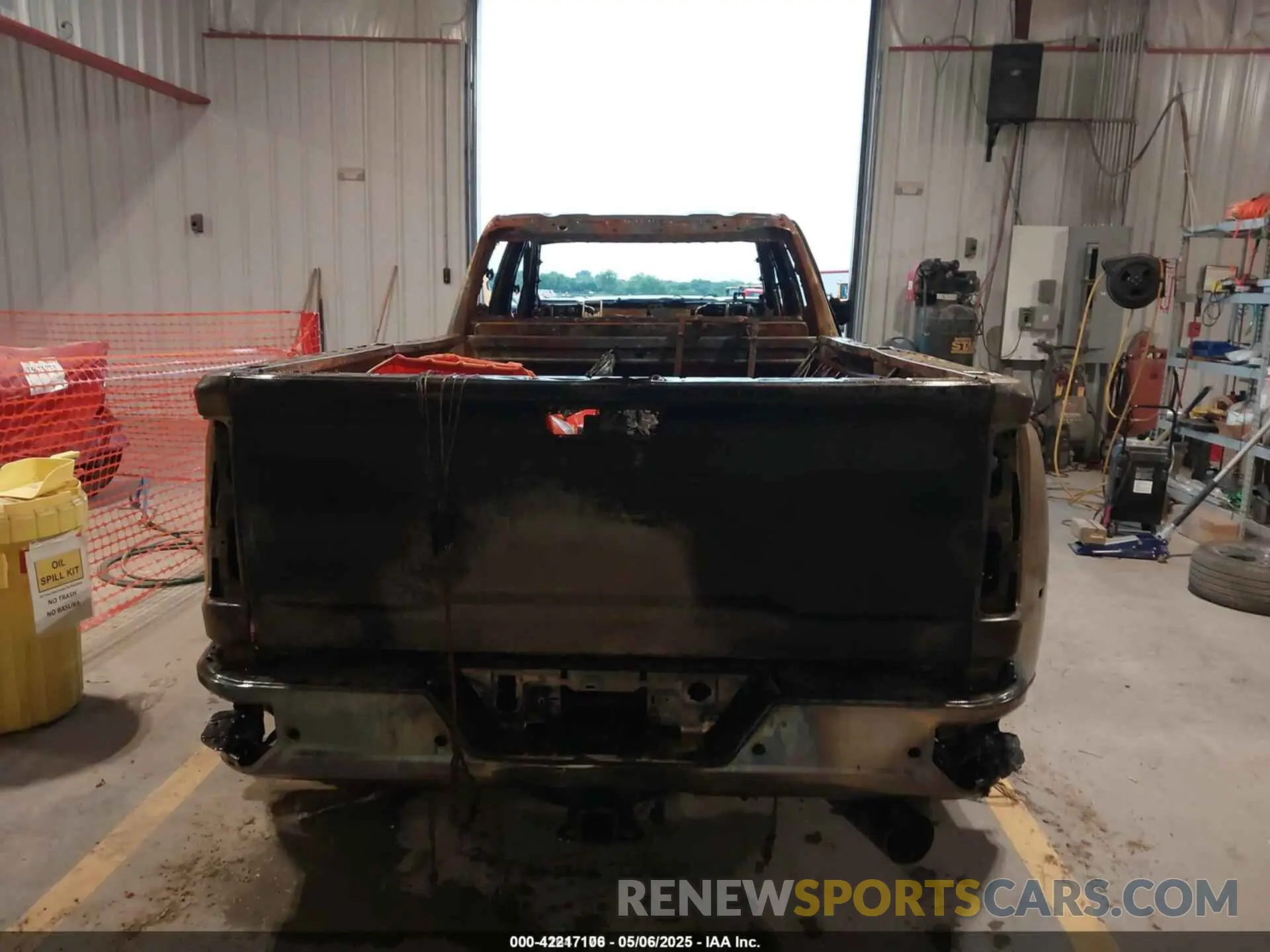 8 Photograph of a damaged car 1GT4USEY7SF146802 GMC SIERRA 3500HD 2025