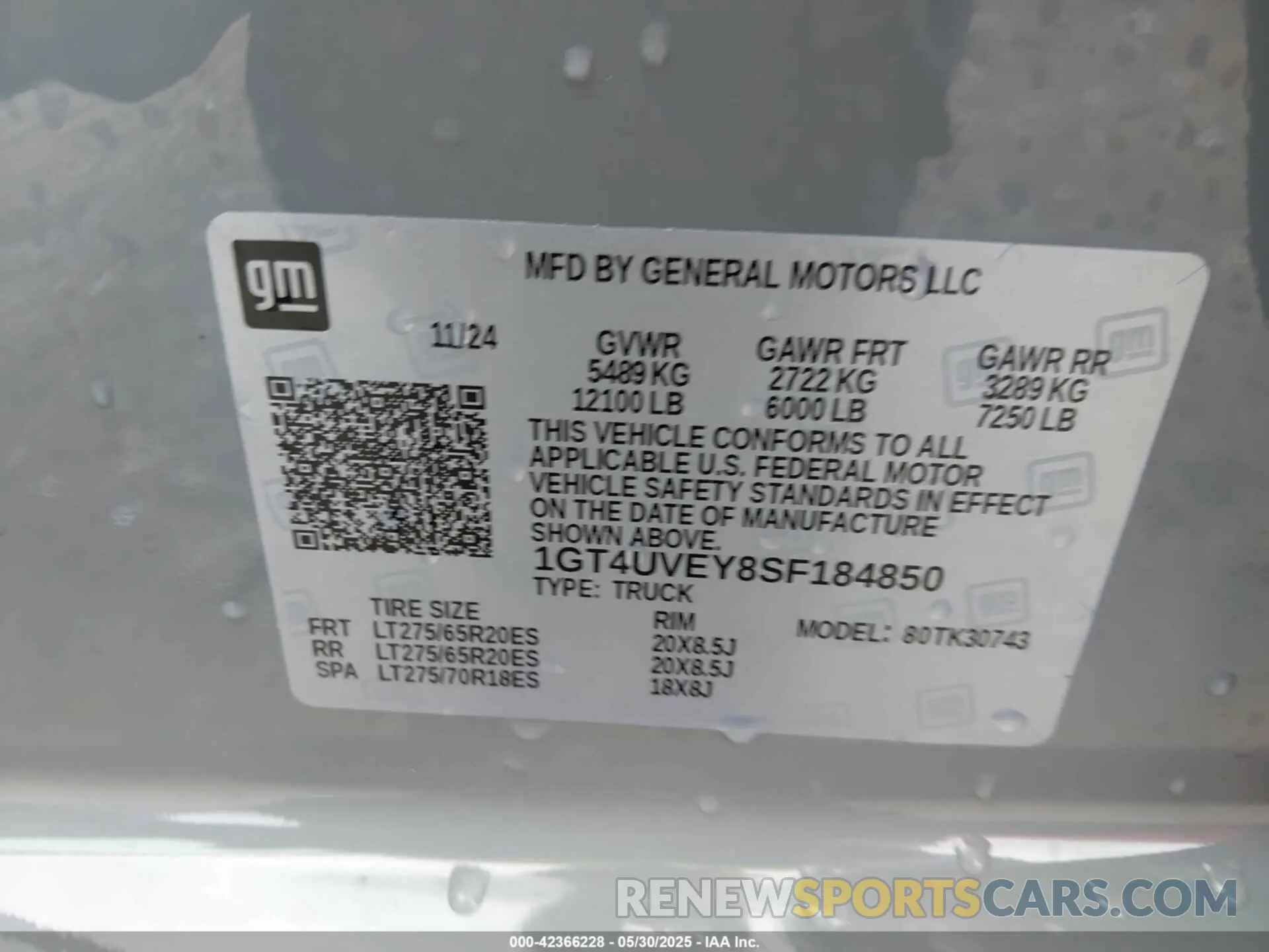 8 Photograph of a damaged car 1GT4UVEY8SF184850 GMC SIERRA 3500HD 2025
