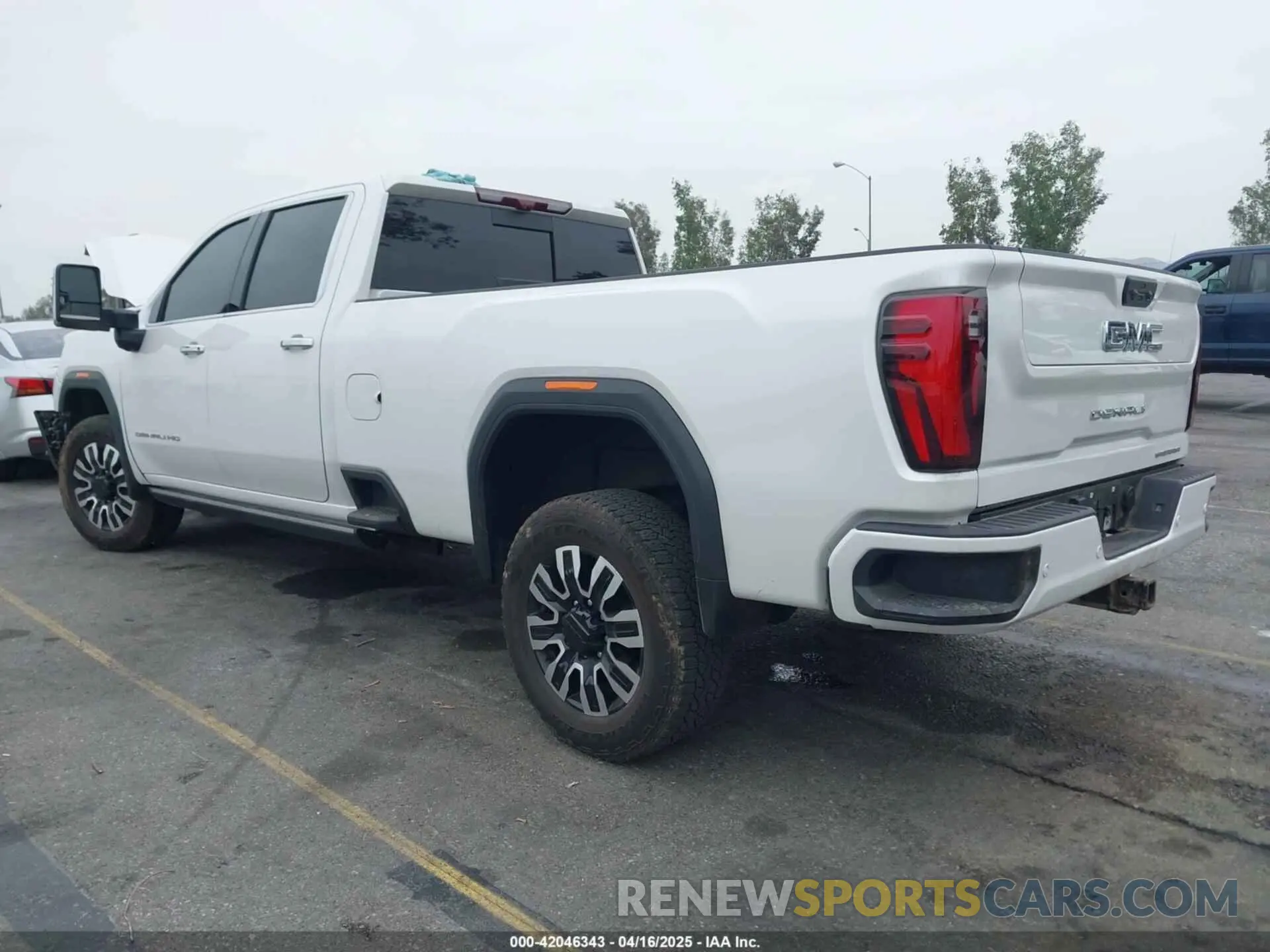 3 Photograph of a damaged car 1GT4UYEY0SF129729 GMC SIERRA 3500HD 2025