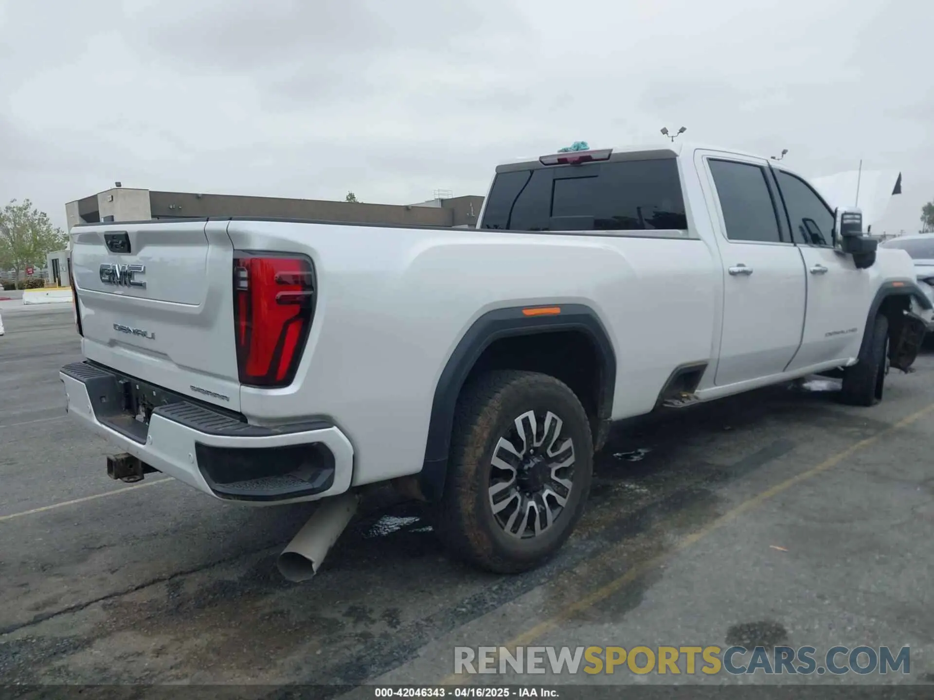 4 Photograph of a damaged car 1GT4UYEY0SF129729 GMC SIERRA 3500HD 2025