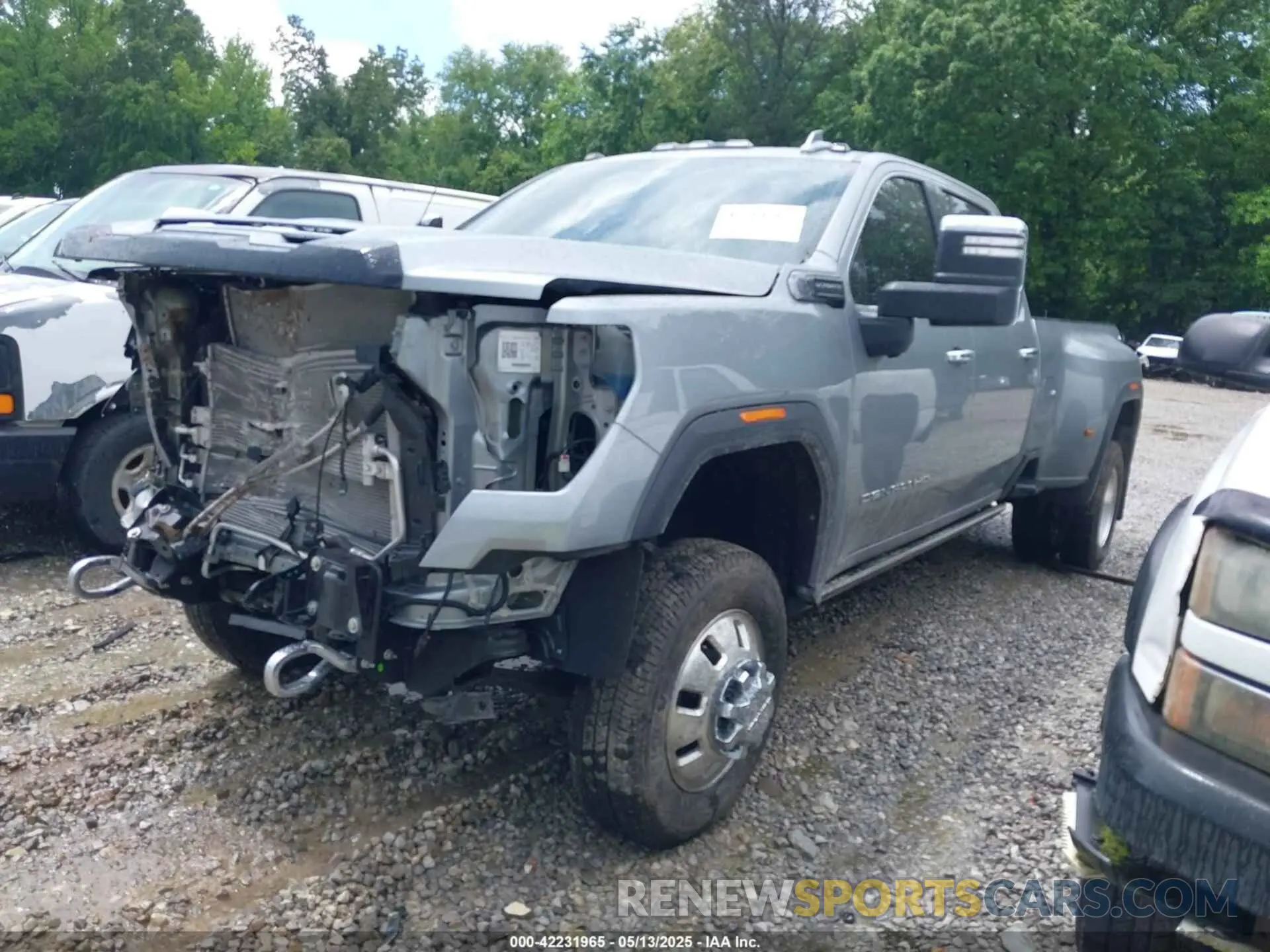 2 Photograph of a damaged car 1GT4UYEYXSF165685 GMC SIERRA 3500HD 2025