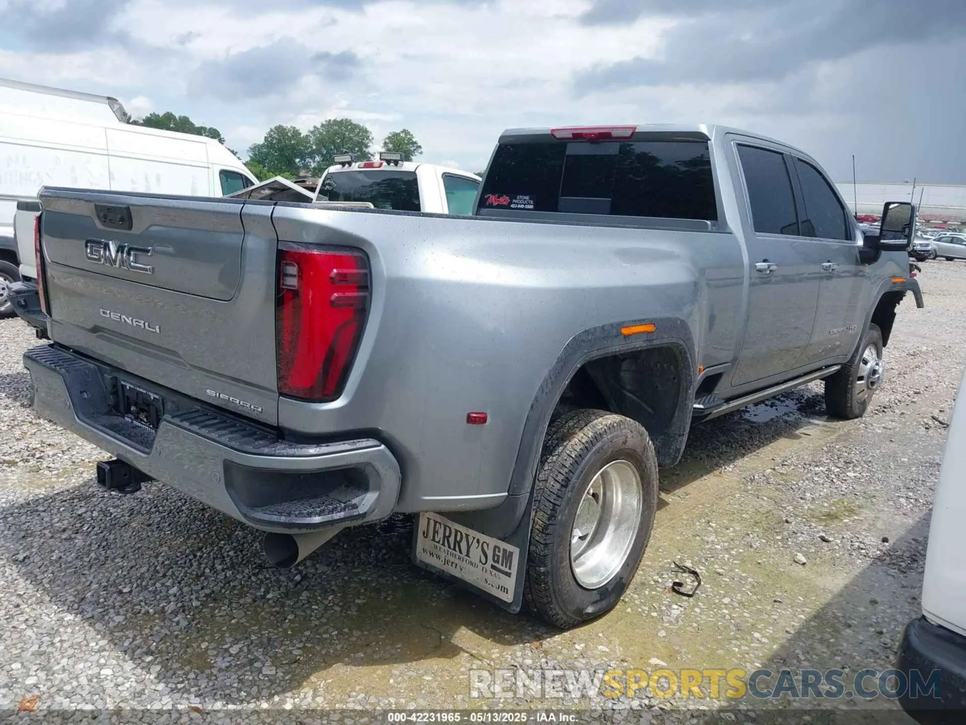 4 Photograph of a damaged car 1GT4UYEYXSF165685 GMC SIERRA 3500HD 2025