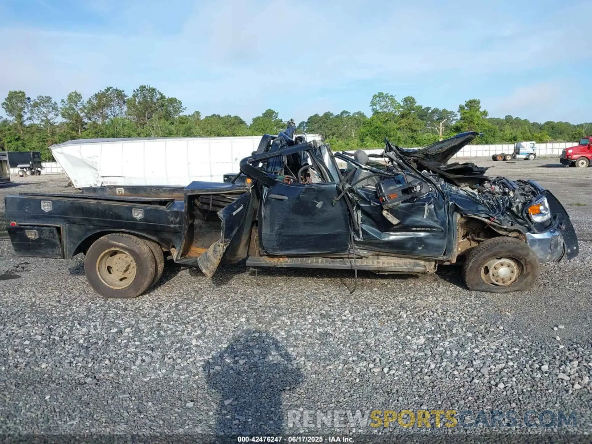 13 Photograph of a damaged car 1GD42TCY2KF160505 GMC SIERRA 3500HD CHASSIS 2019